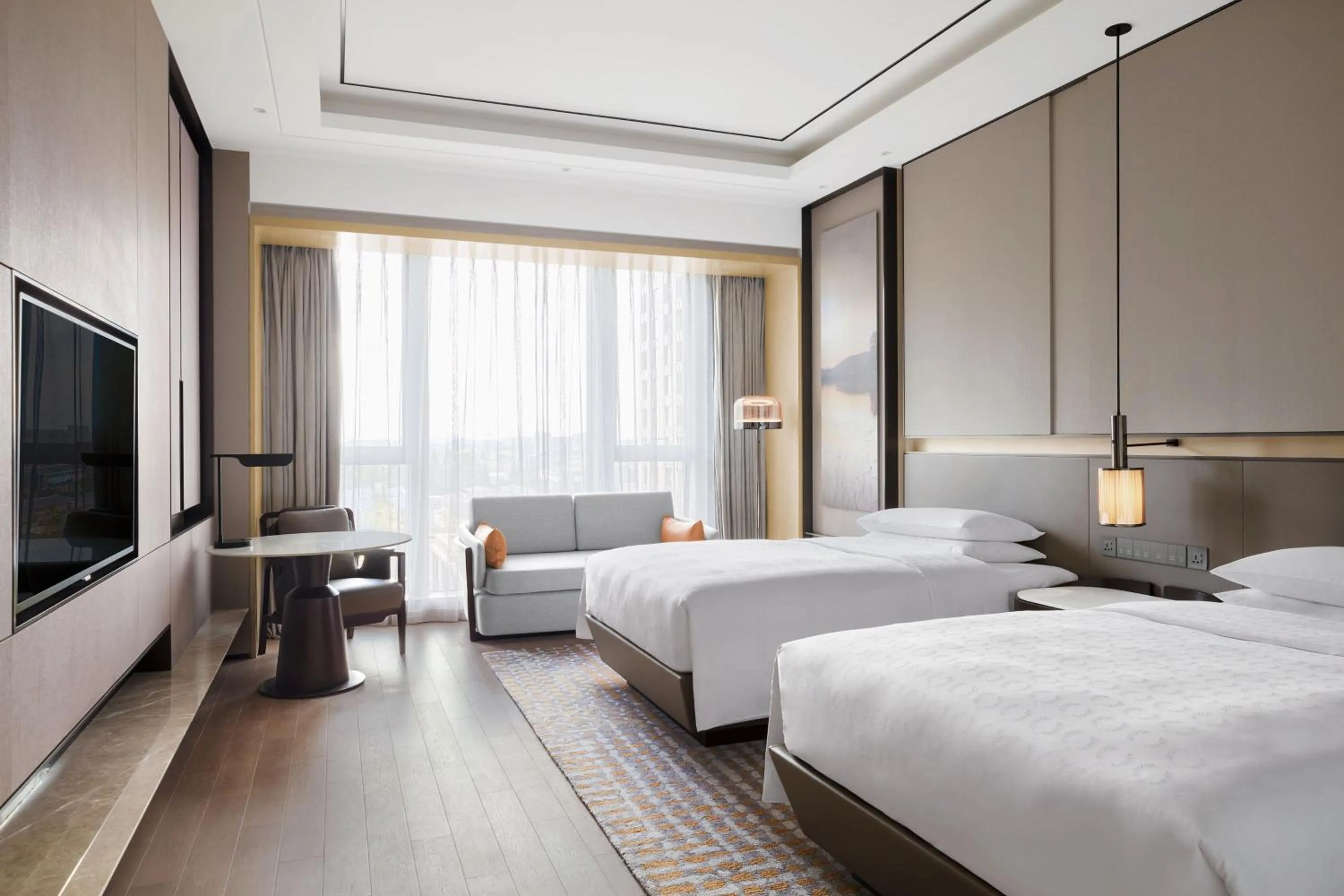 Photo of the whole room, Bed in Sheraton Shanghai Fengxian