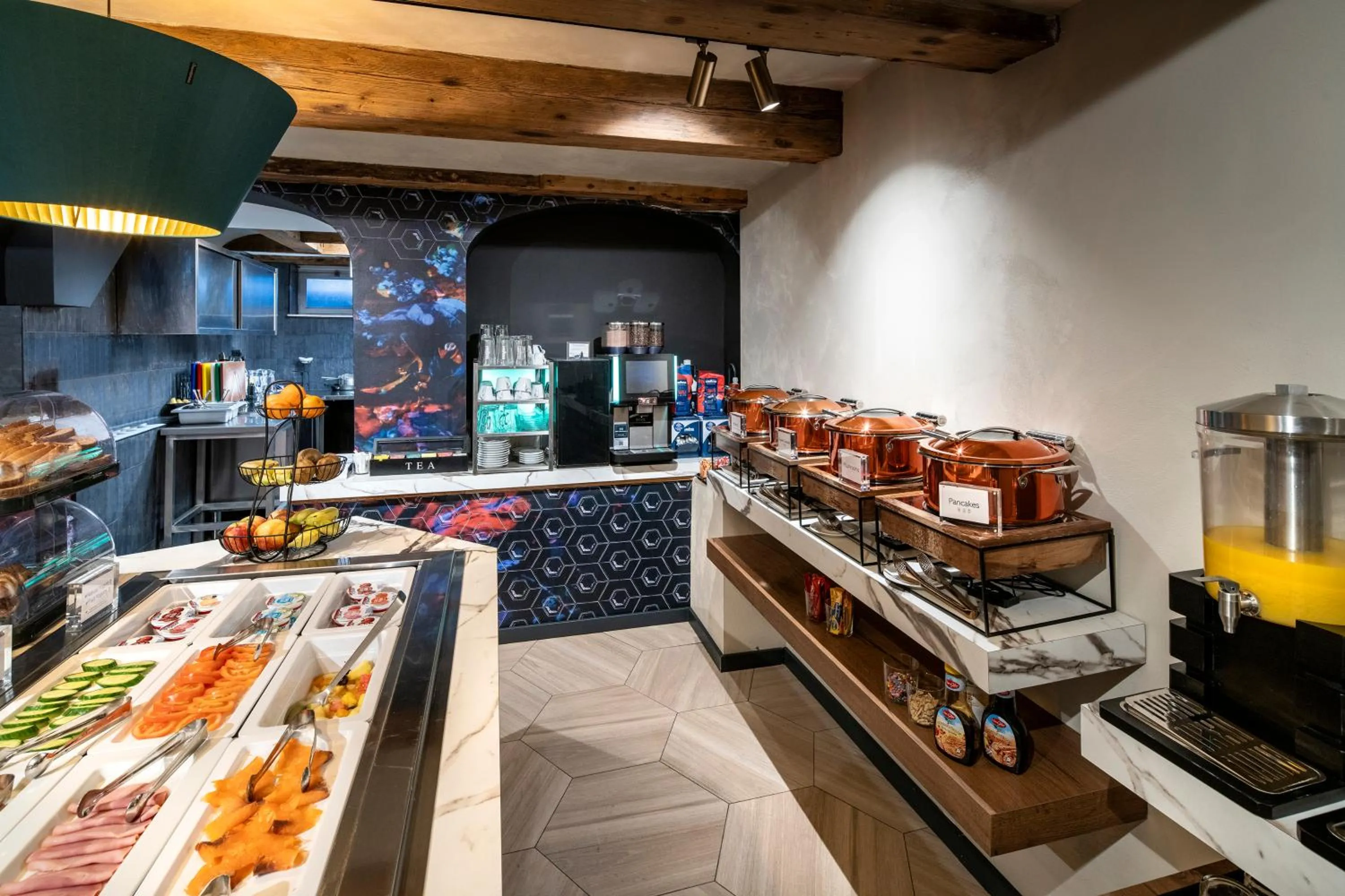 Restaurant/Places to Eat in Rokin Hotel