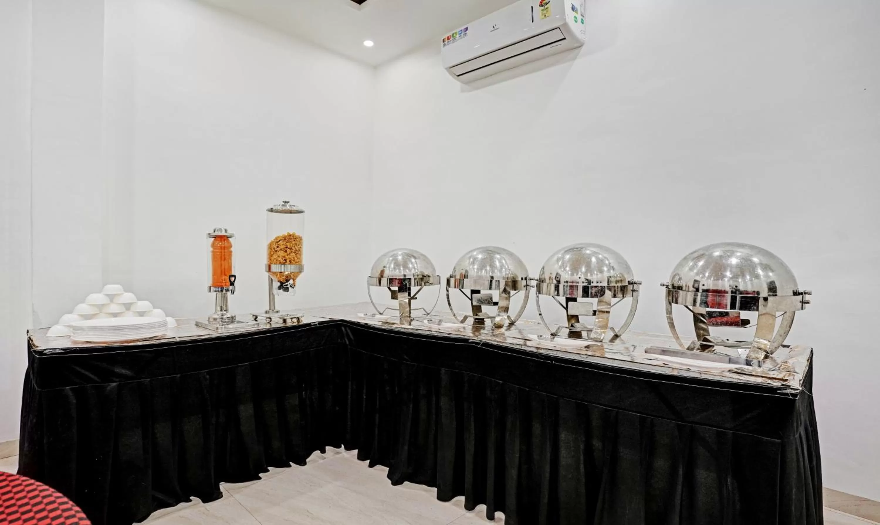 Buffet breakfast in Treebo Varsha Palace