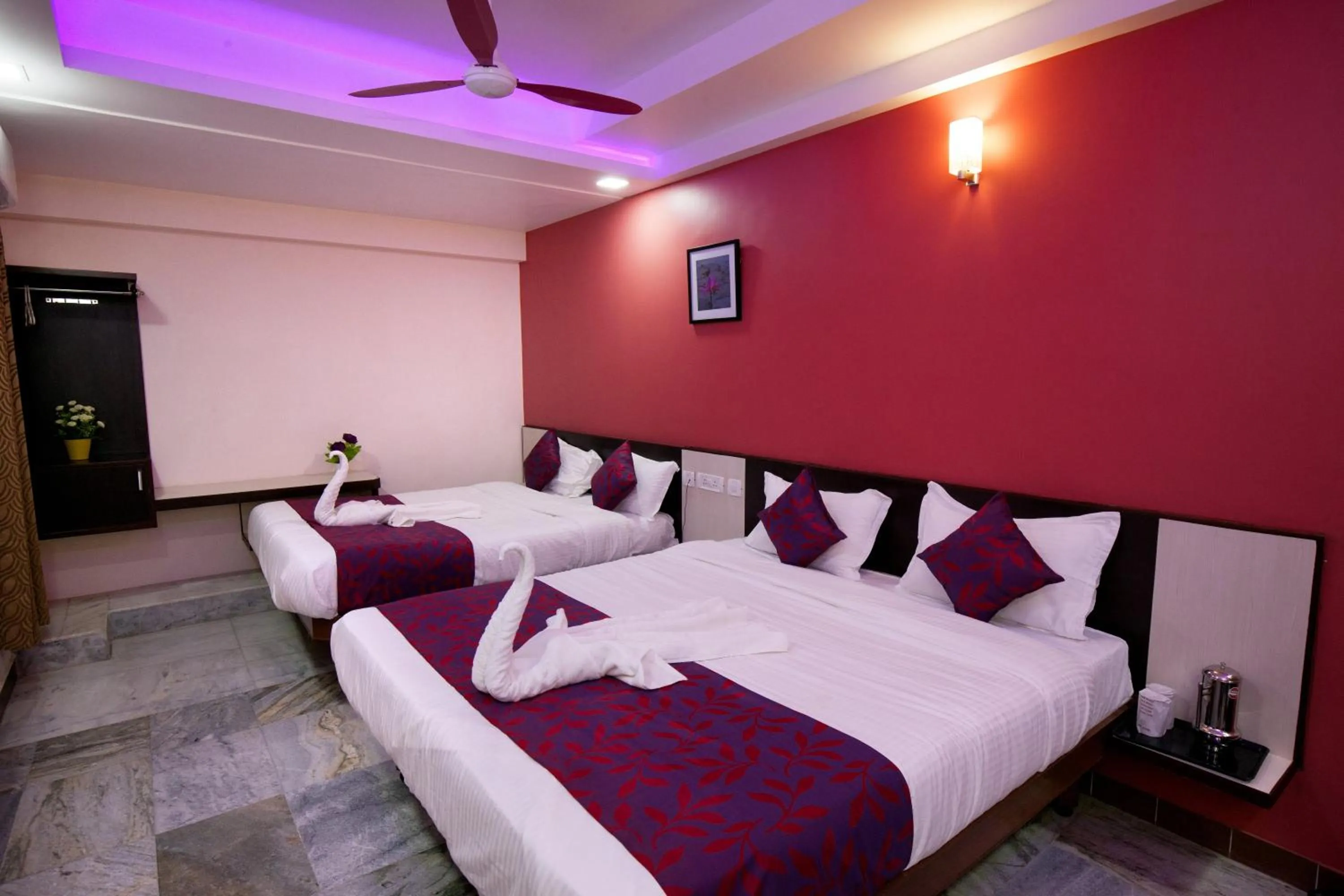 Bedroom, Bed in Hotel Lotus