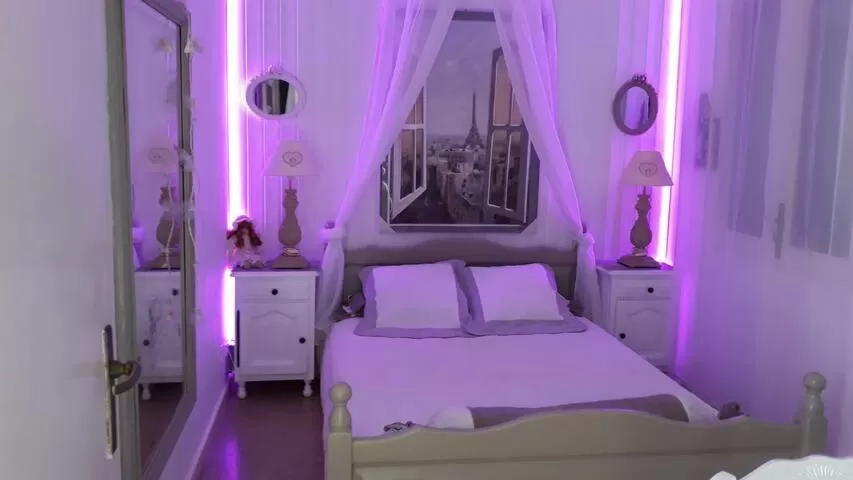 Bed in CHAMBRES D'HÔTES CHEZ CATHERINE A REUS chambre de Paris