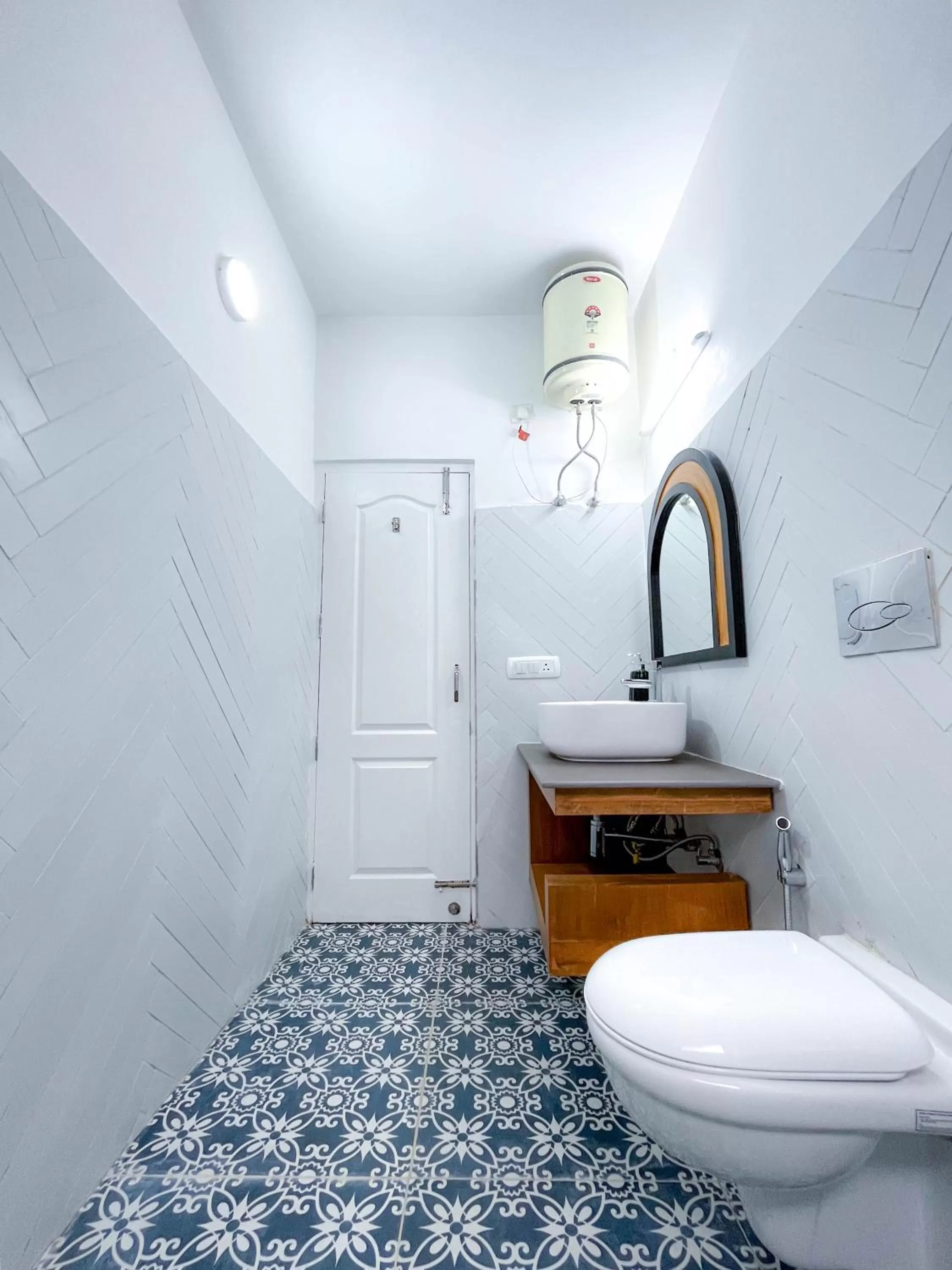 Toilet in Seclude Kasauli, Himachal Pradesh