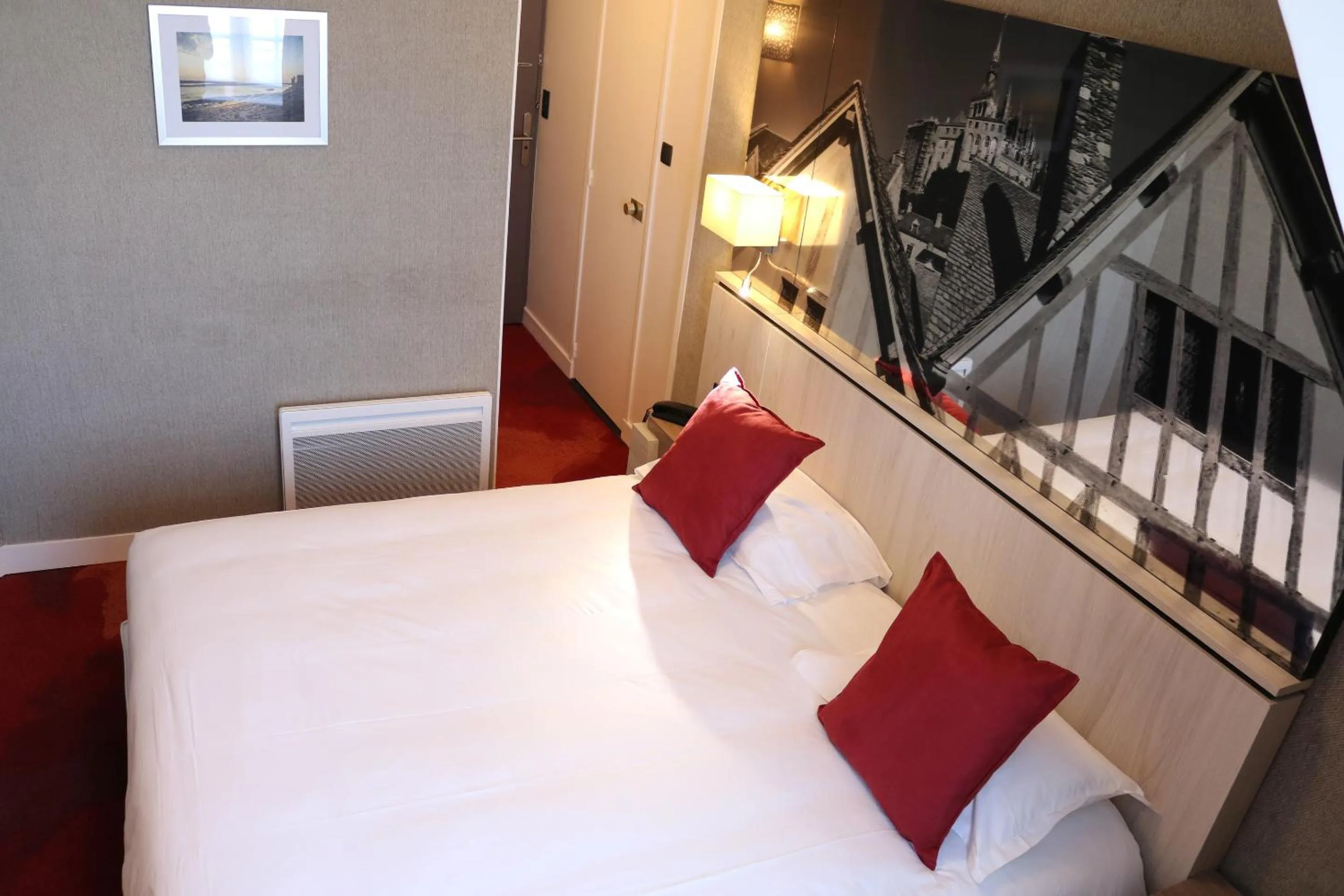 Bedroom, Bed in Les Terrasses Poulard