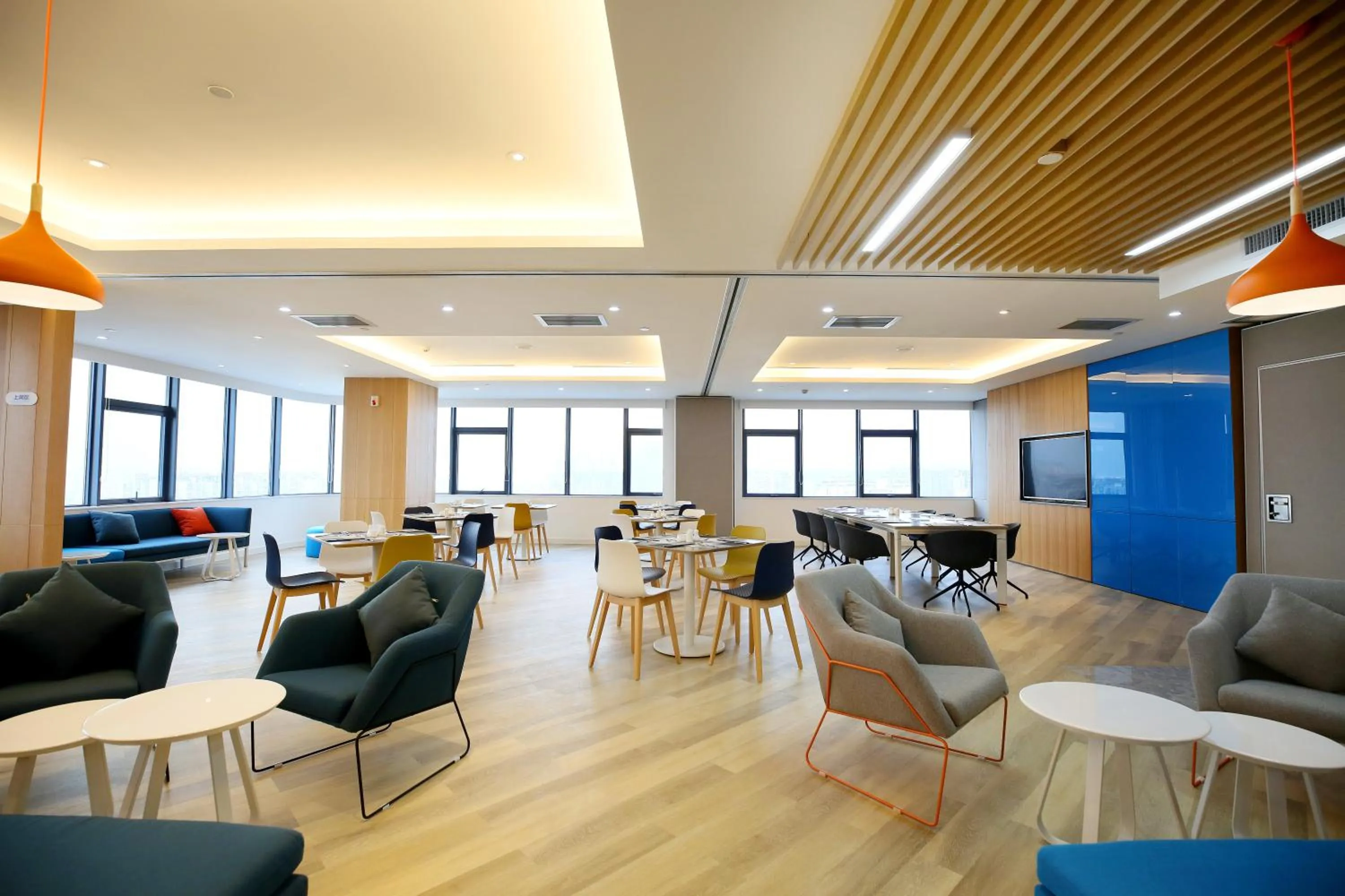 Restaurant/places to eat in Holiday Inn Express Chengdu North Railway Station by IHG - Near Panda Base, Near Chunxi Road Free laundromat