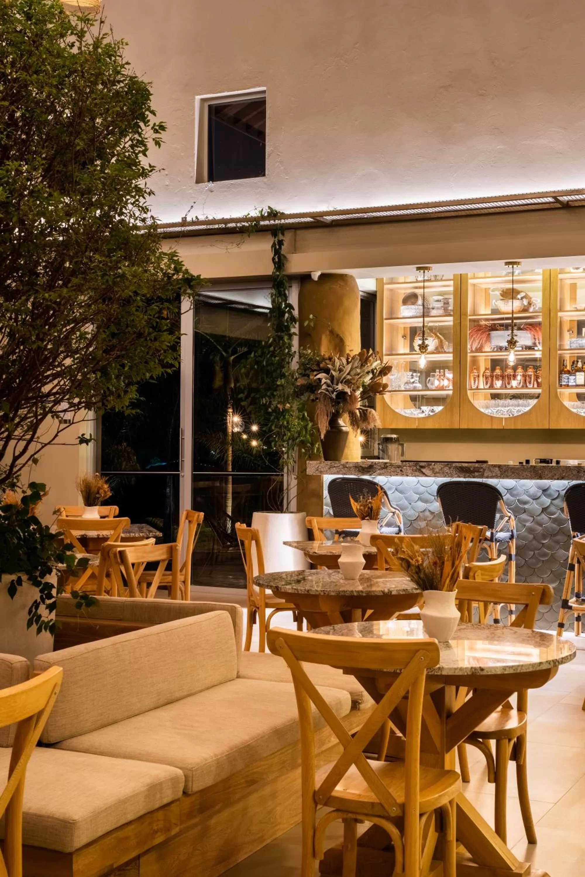 Restaurant/places to eat in Tau House