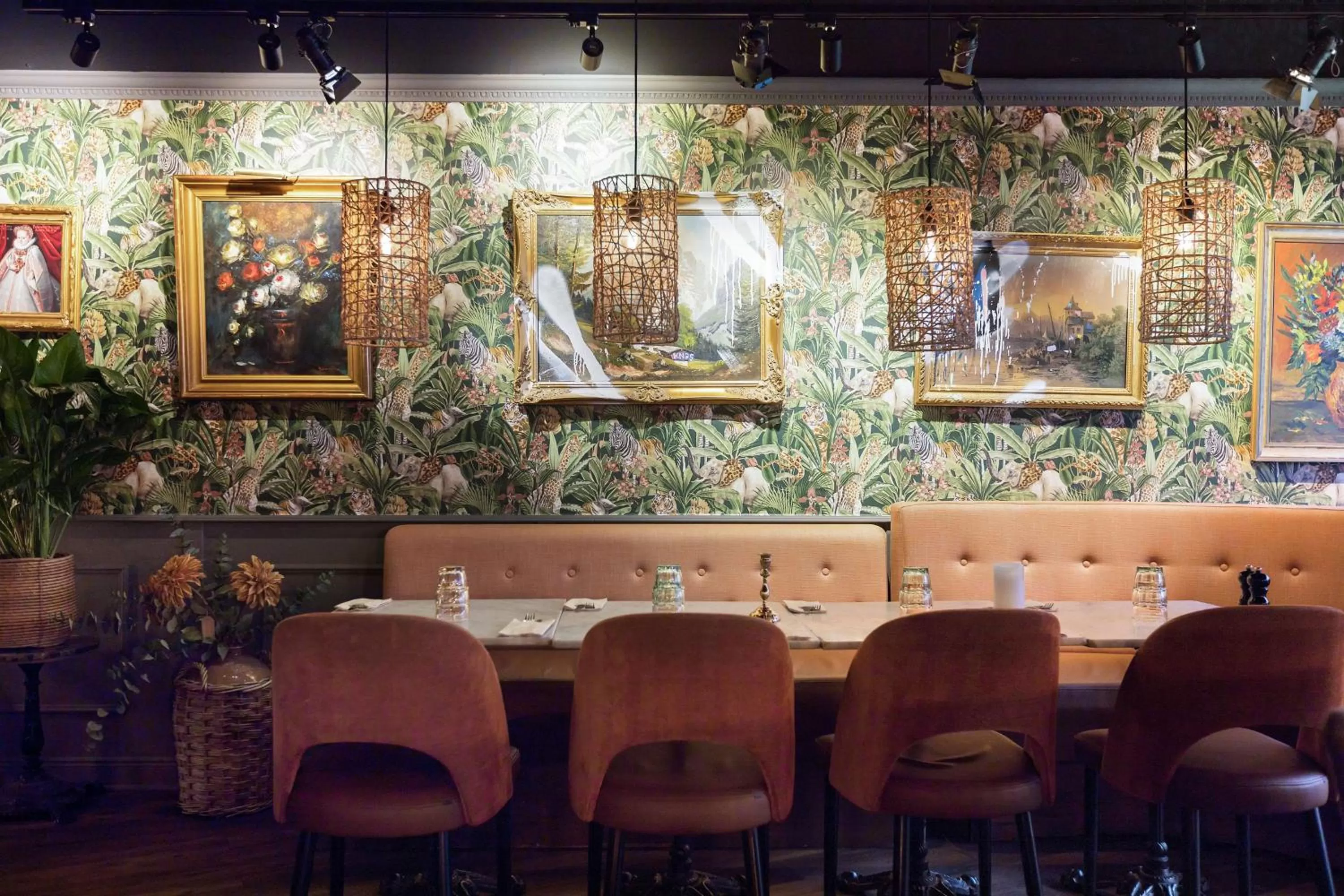 Restaurant/places to eat in Best Western Plaza Hotel