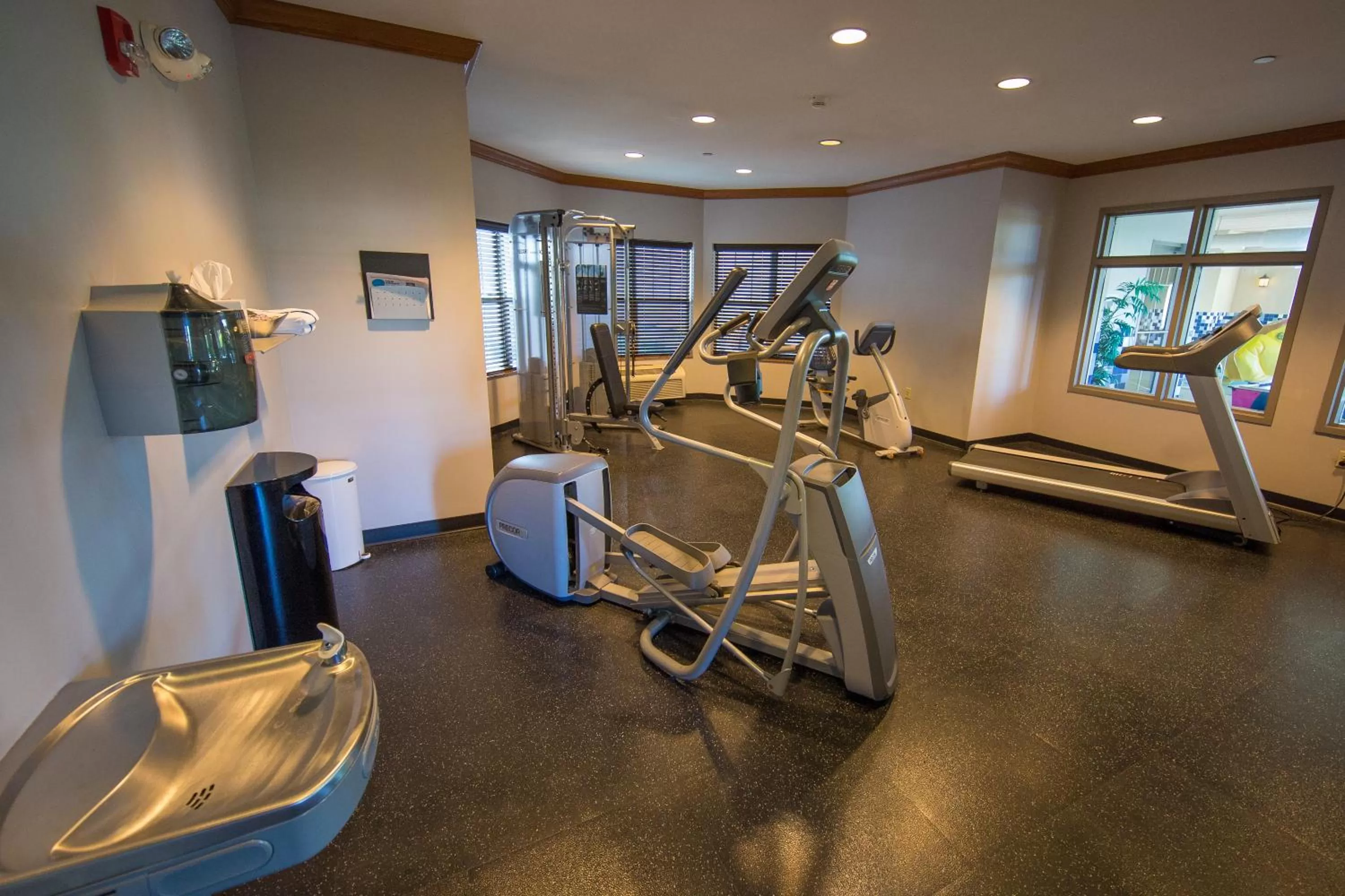 Fitness centre/facilities in Country Inn & Suites by Radisson, Portage, IN