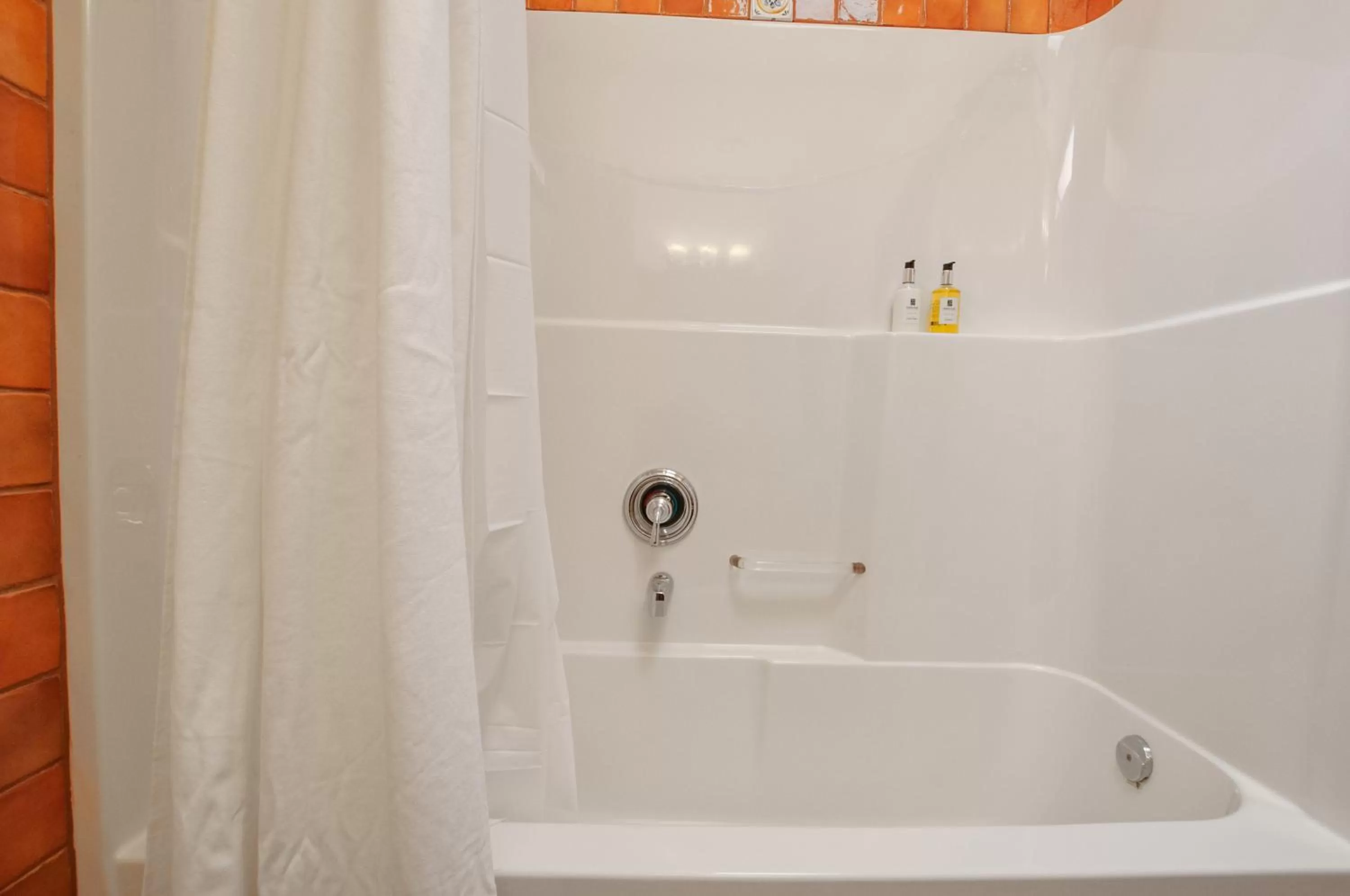 Shower in Casa Grande Inn & Suites