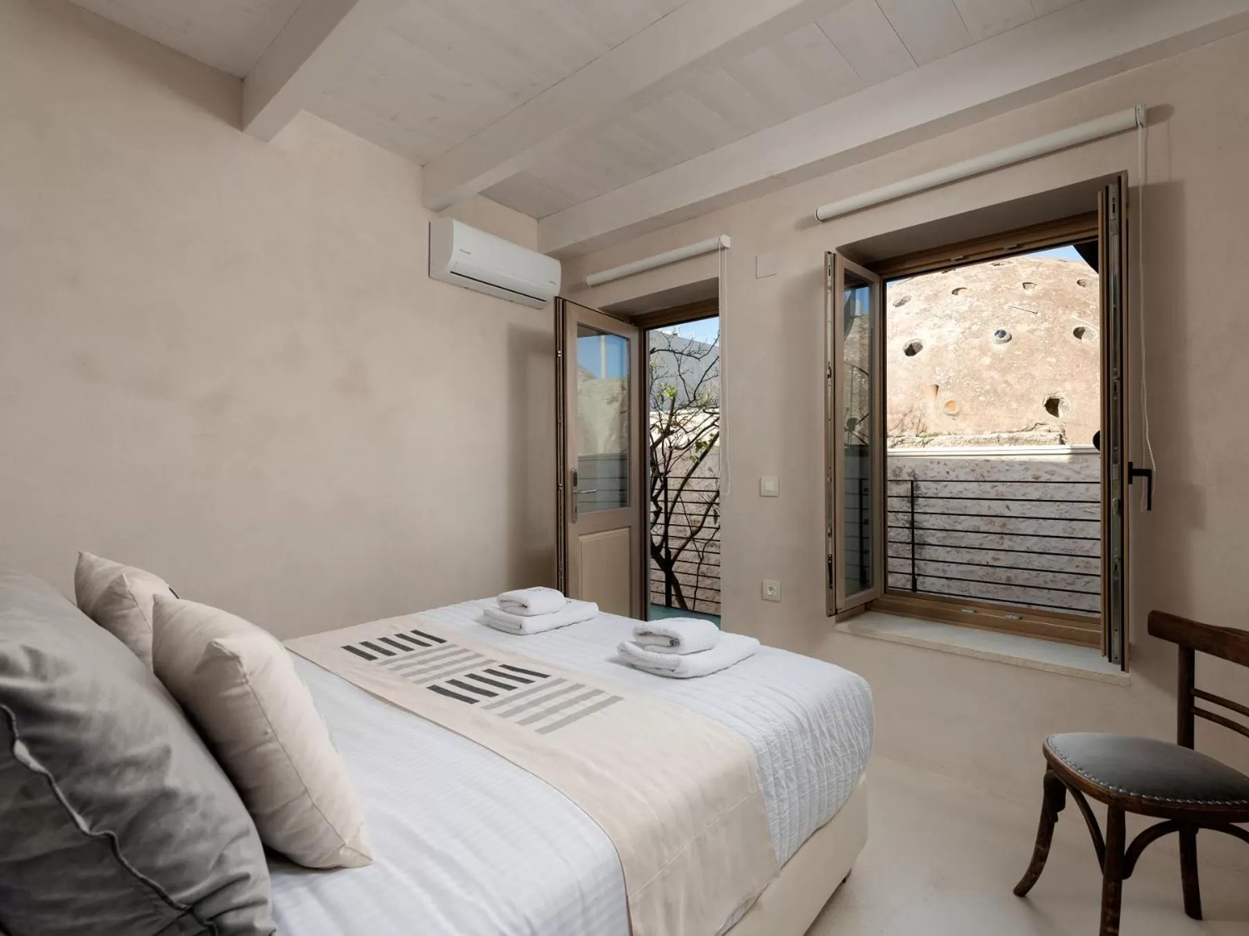 Bed in Sutor Chic Manor hotel