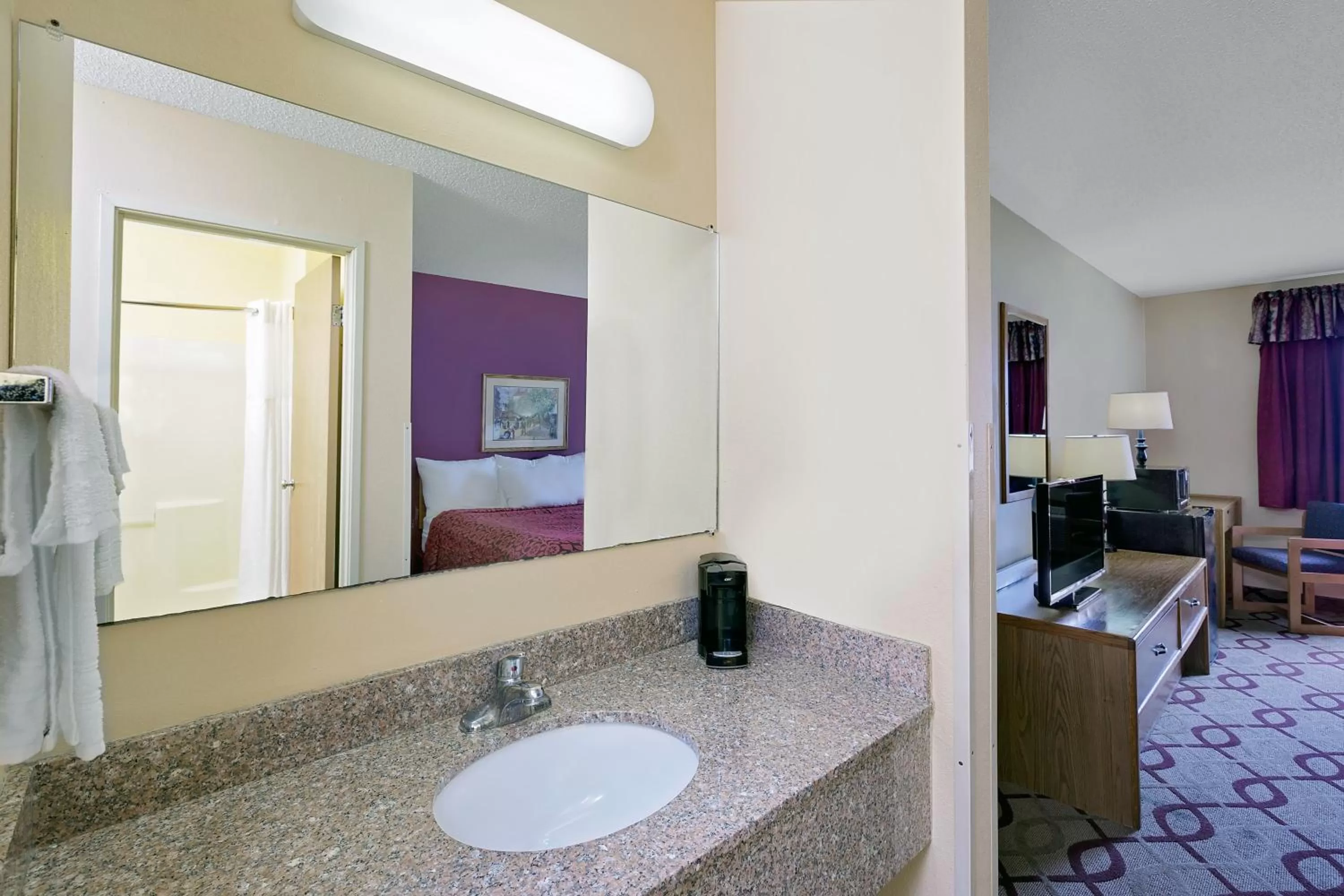 Deluxe Queen Suite with Two Queen Beds - Non-Smoking in Days Inn by Wyndham North Sioux City