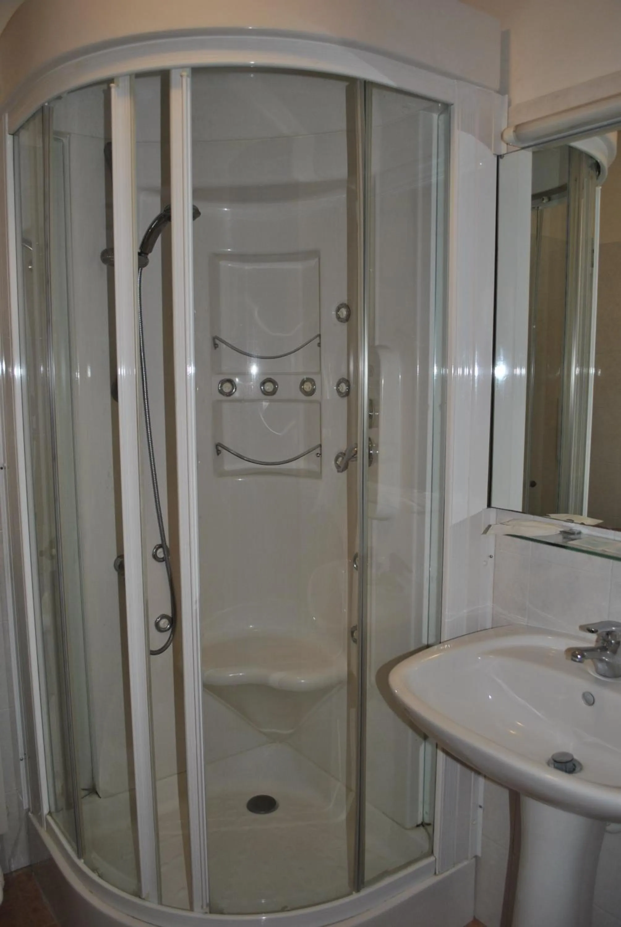 Shower in Albergo Al Viale