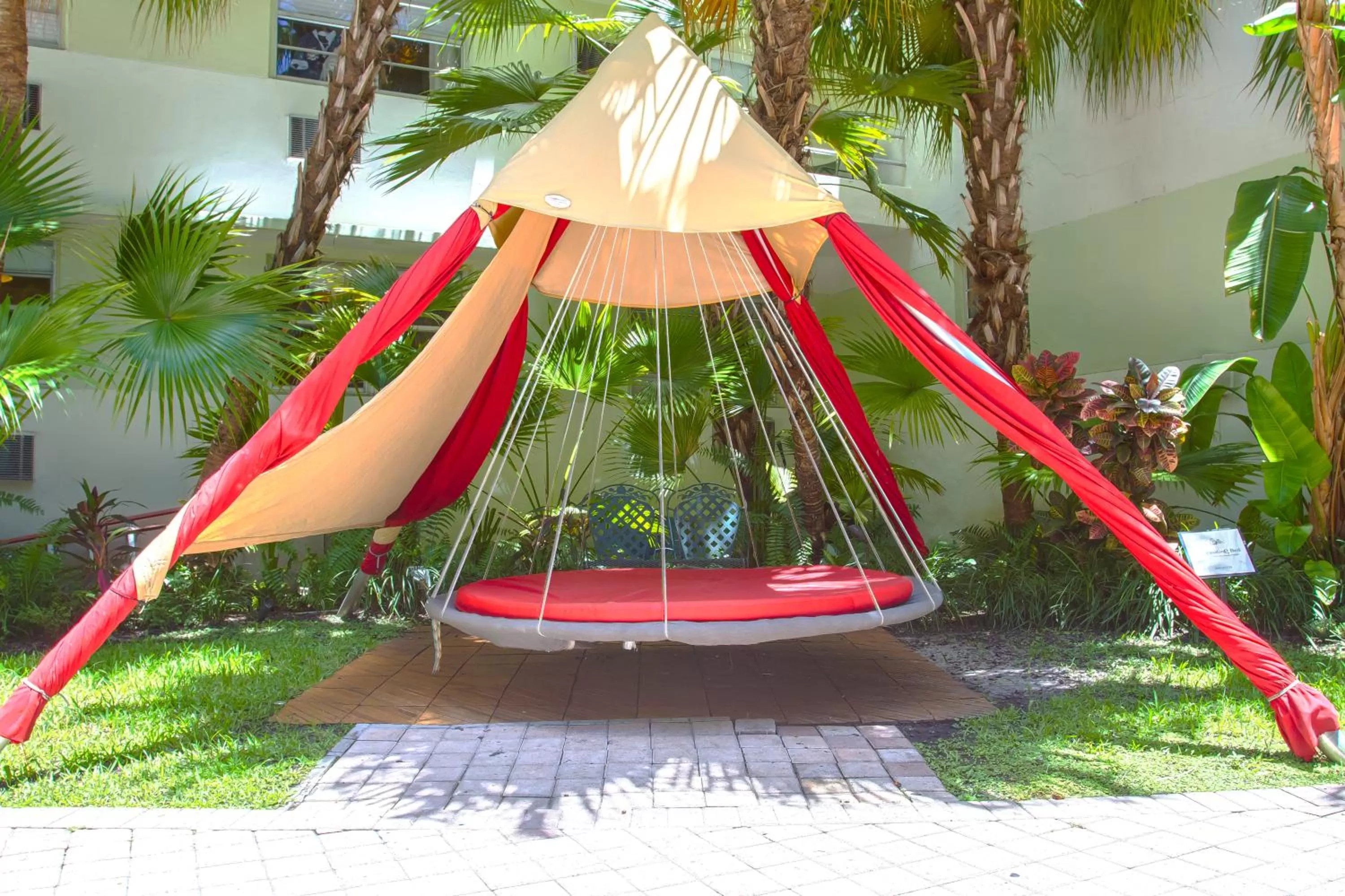 Garden in Dorchester Hotel & Suites