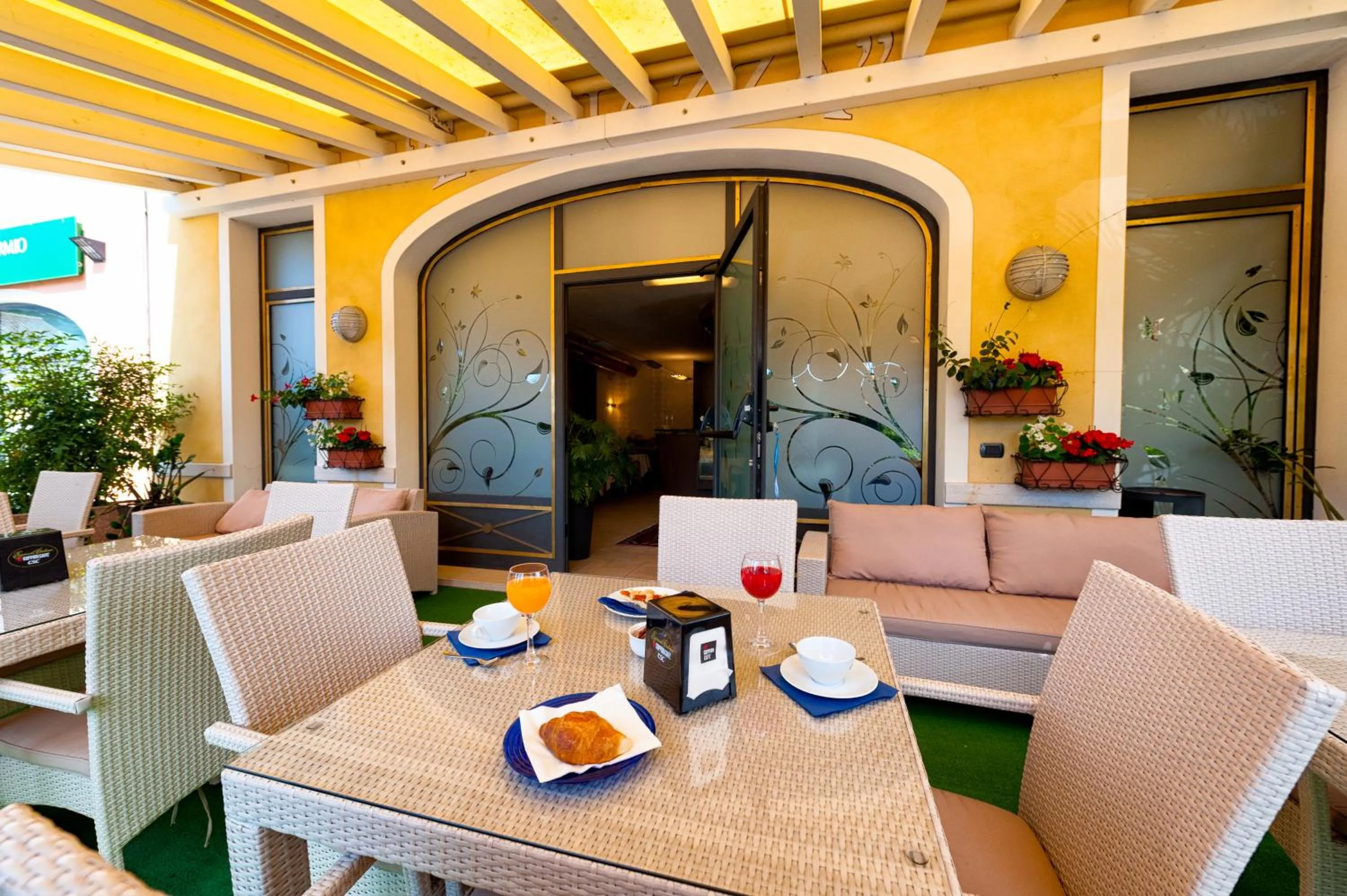 Lounge or bar in Wine Hotel San Giacomo Activity & Wellness