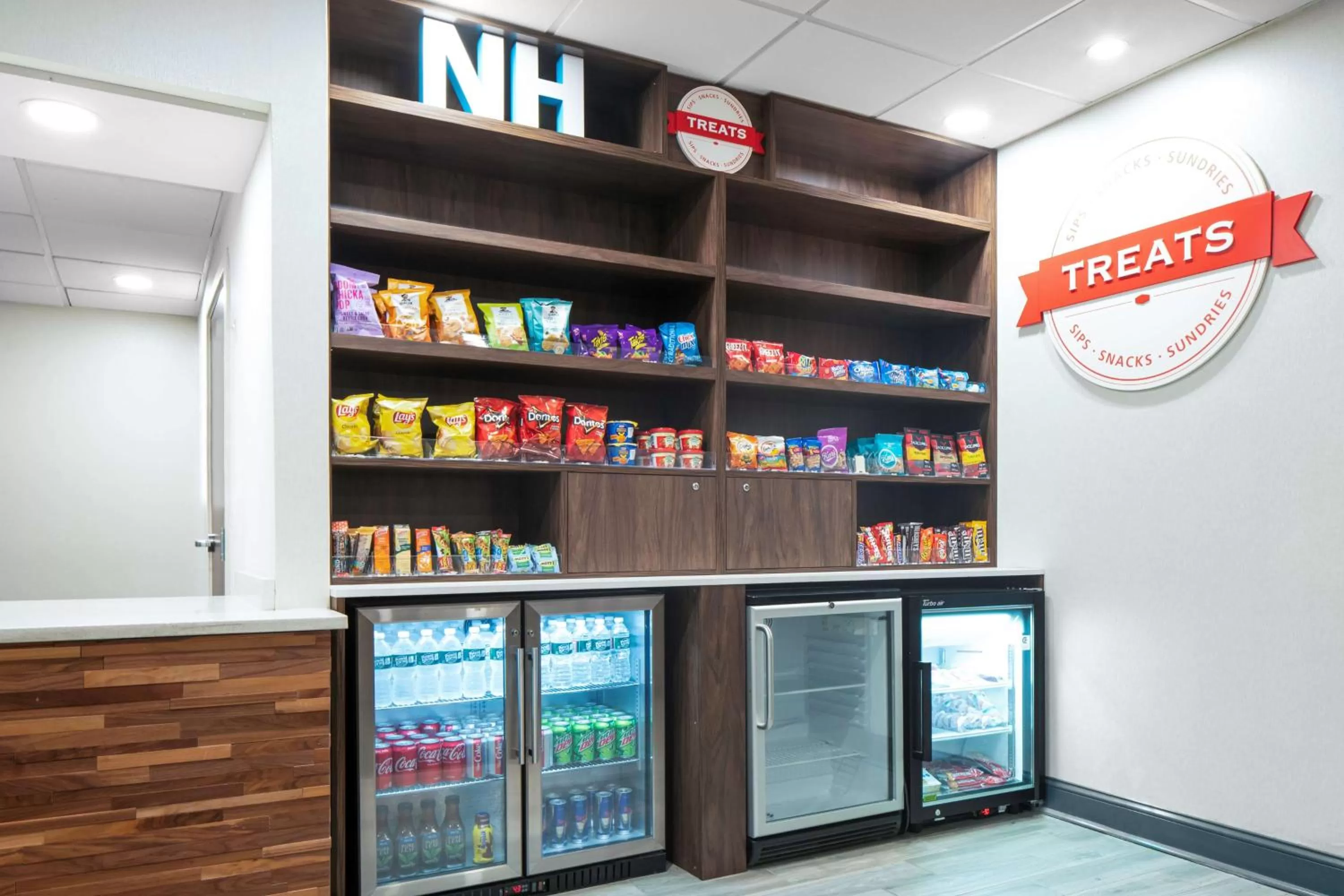 Restaurant/places to eat in Hampton Inn by Hilton Concord/Bow