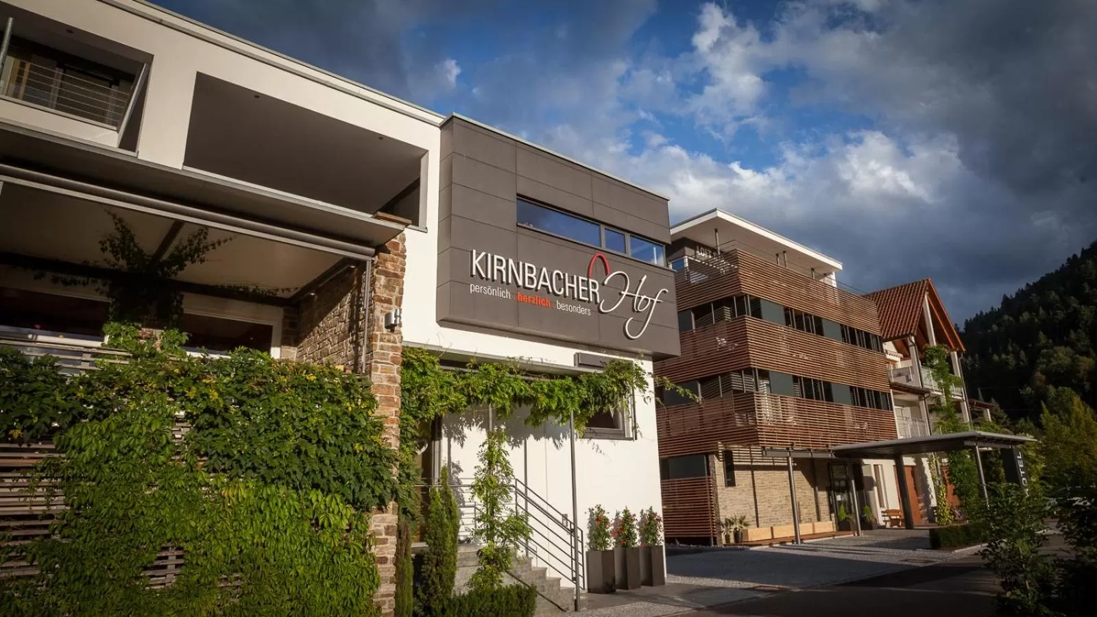Facade/entrance in Bollenhuthotel Kirnbacher Hof