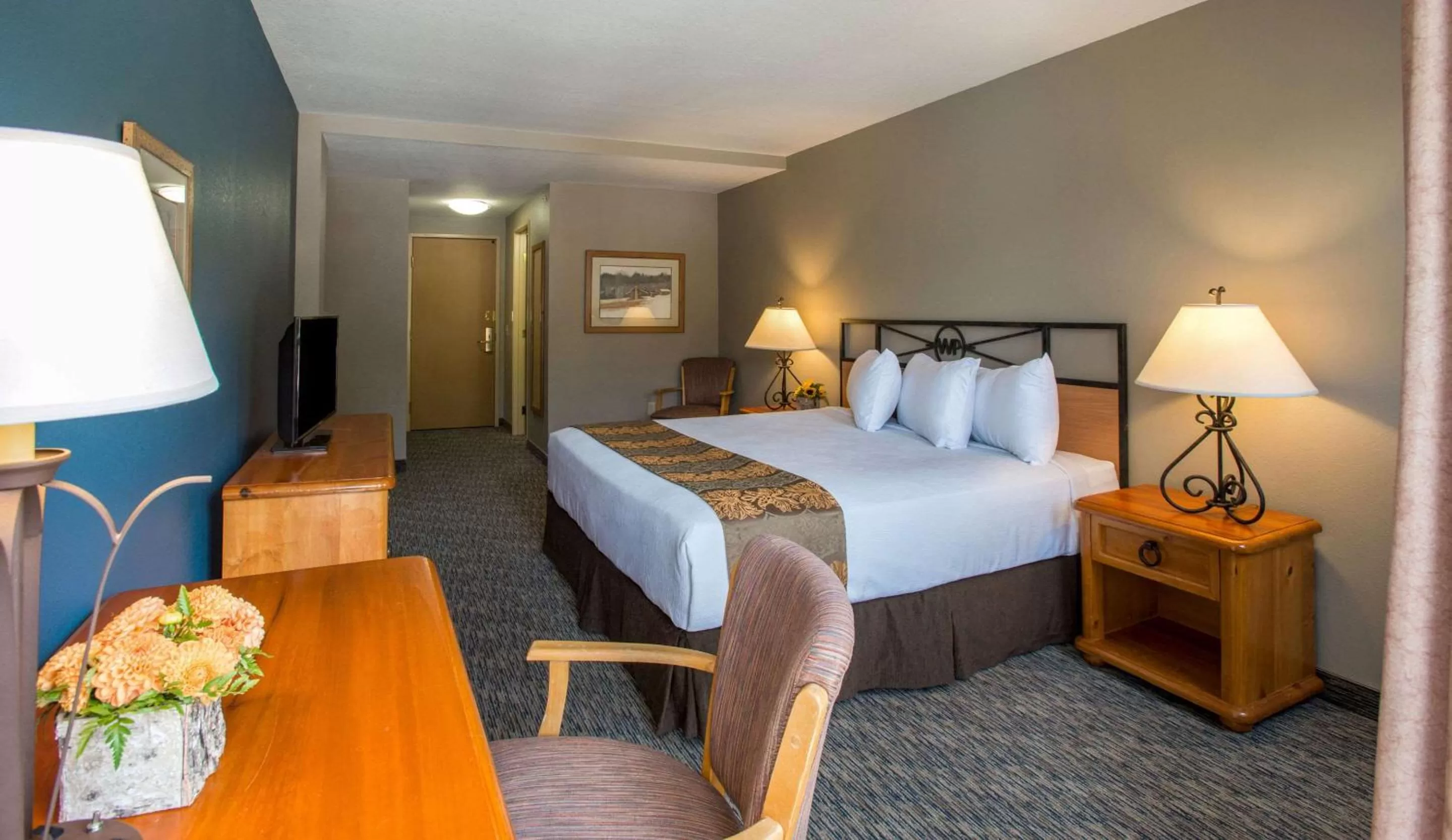 Photo of the whole room, Bed in Winter Park Mountain Lodge