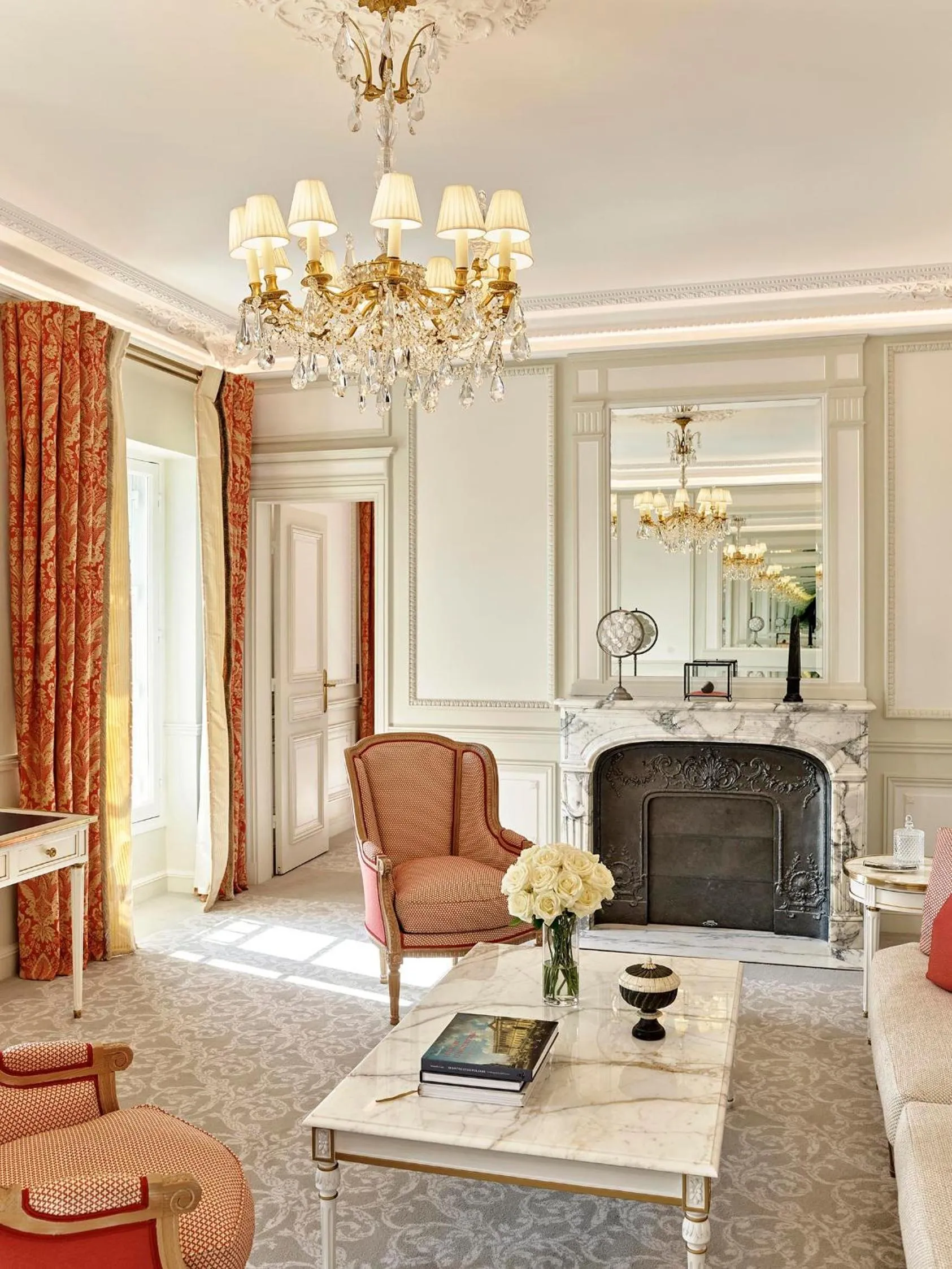 Living room in Le Meurice – Dorchester Collection