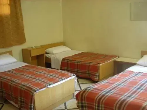 Twin Room with Private Bathroom in Mansour Hotel Twin Room with Private Bathroom in Mansour Hotel