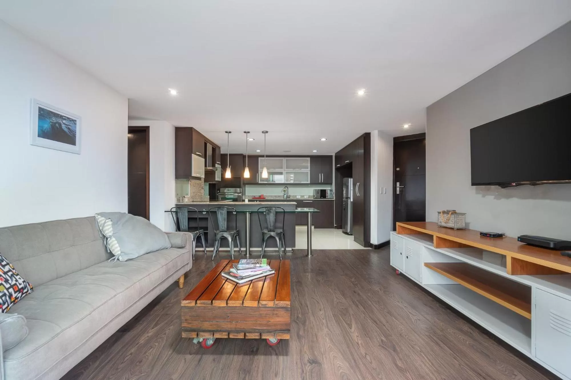 Living room in Apartamentos Poblado Alejandría by HOUSY HOST