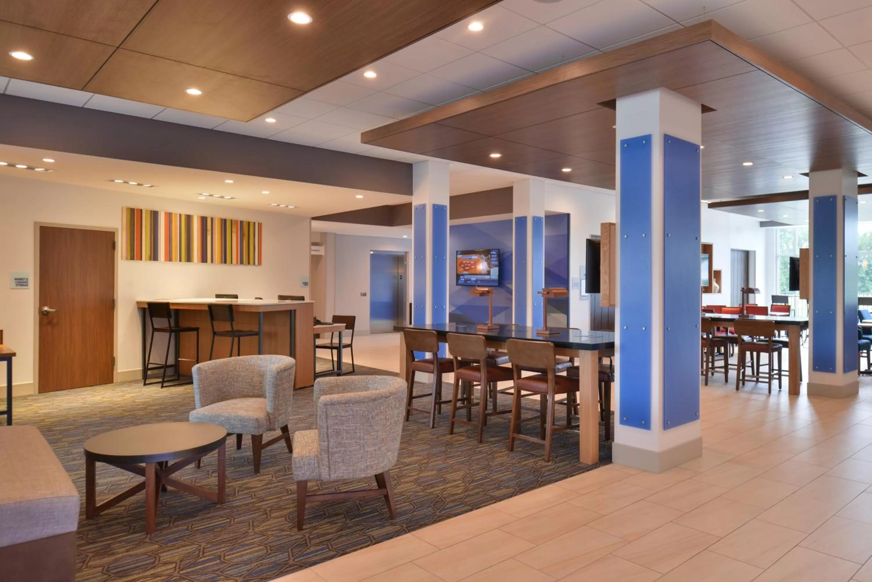 Property building in Holiday Inn Express & Suites Omaha Airport by IHG