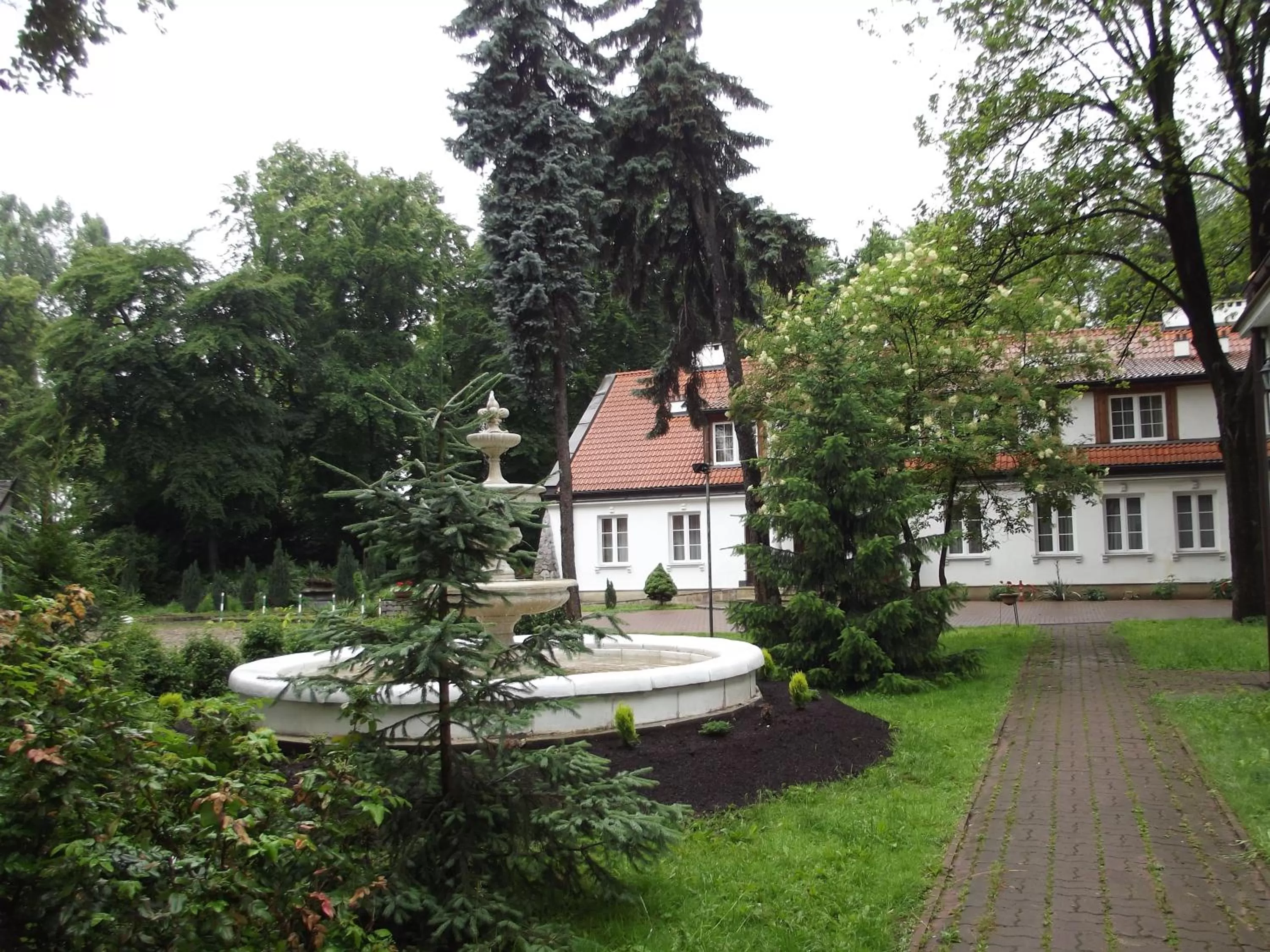 Facade/entrance in Dedek Park - historyczny dworek w pięknym Parku Skaryszewskim obok Stadionu Narodowego