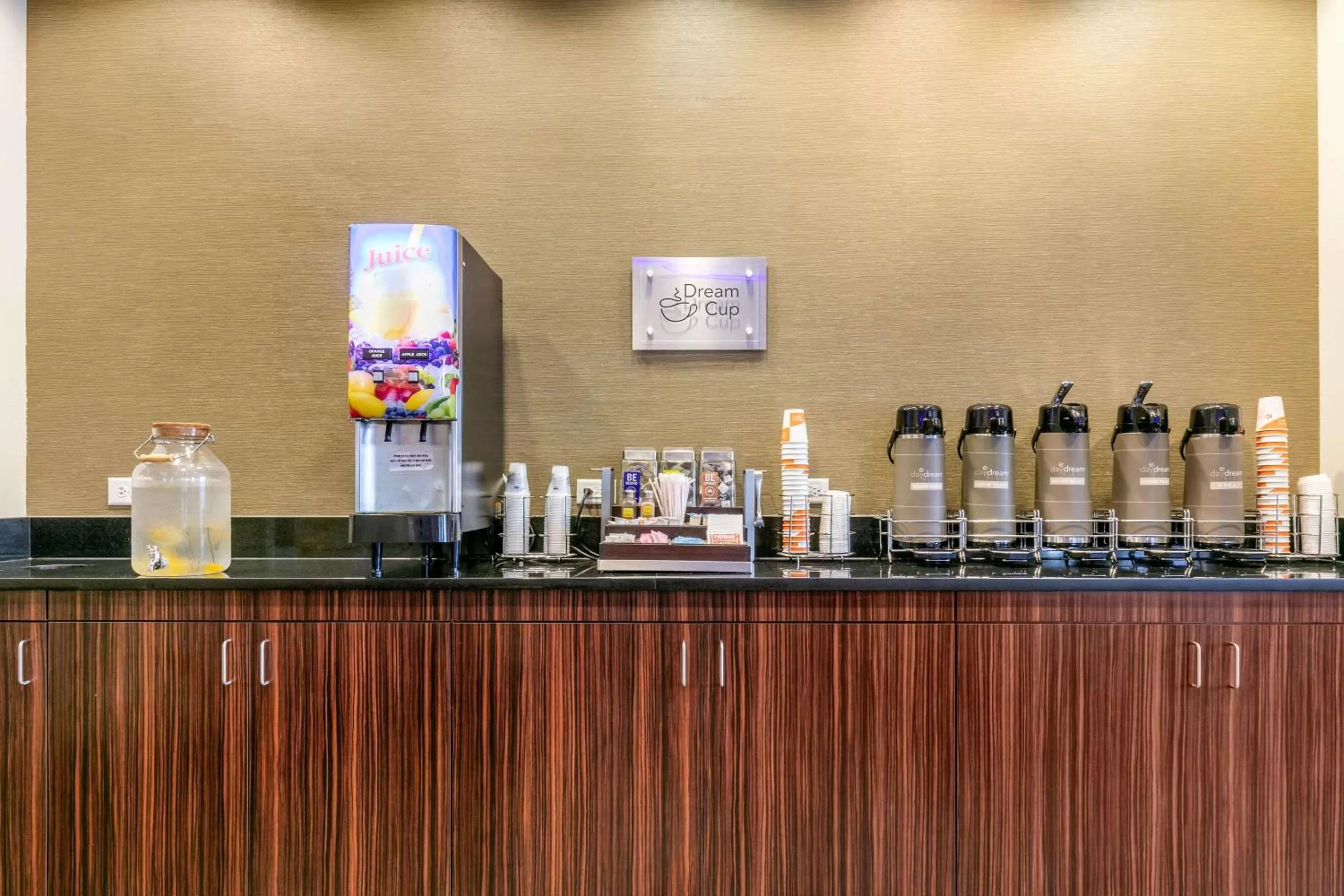 Restaurant/places to eat in Sleep Inn & Suites Columbia I-65