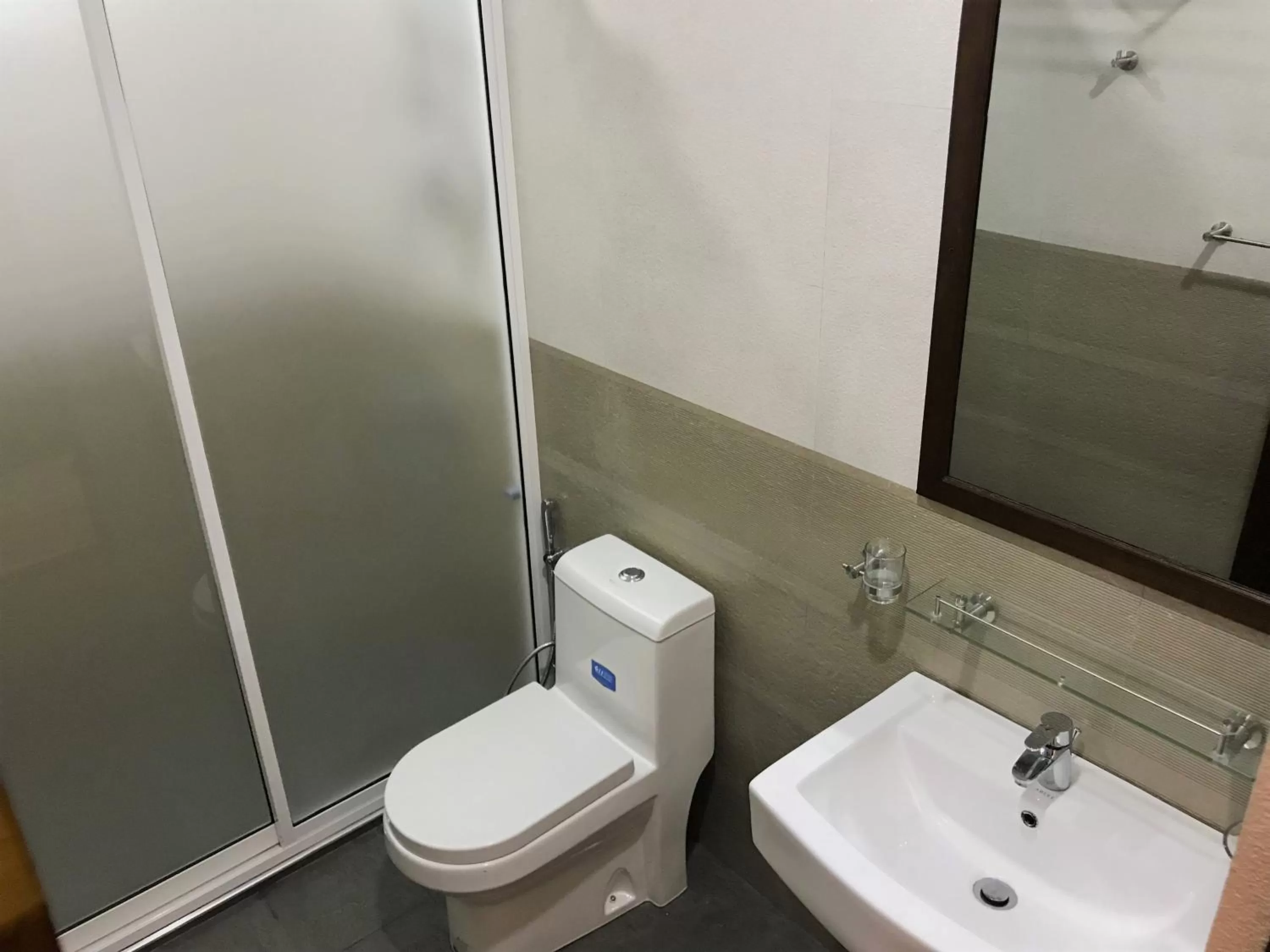 Bathroom in Kandy Rivers Edge Nature Resort