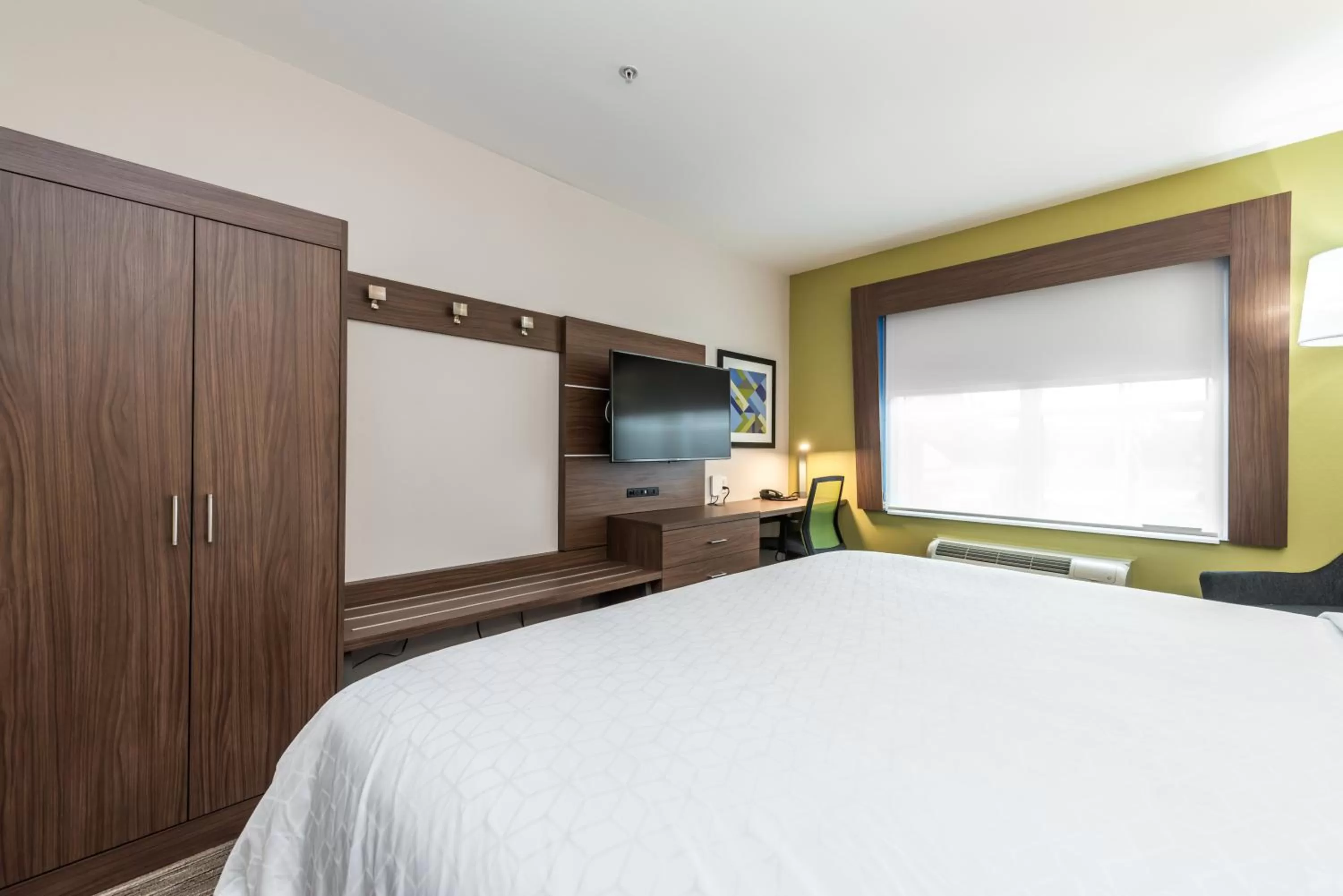 Photo of the whole room, Bed in Holiday Inn Express Hotel & Suites Lagrange I-85 by IHG