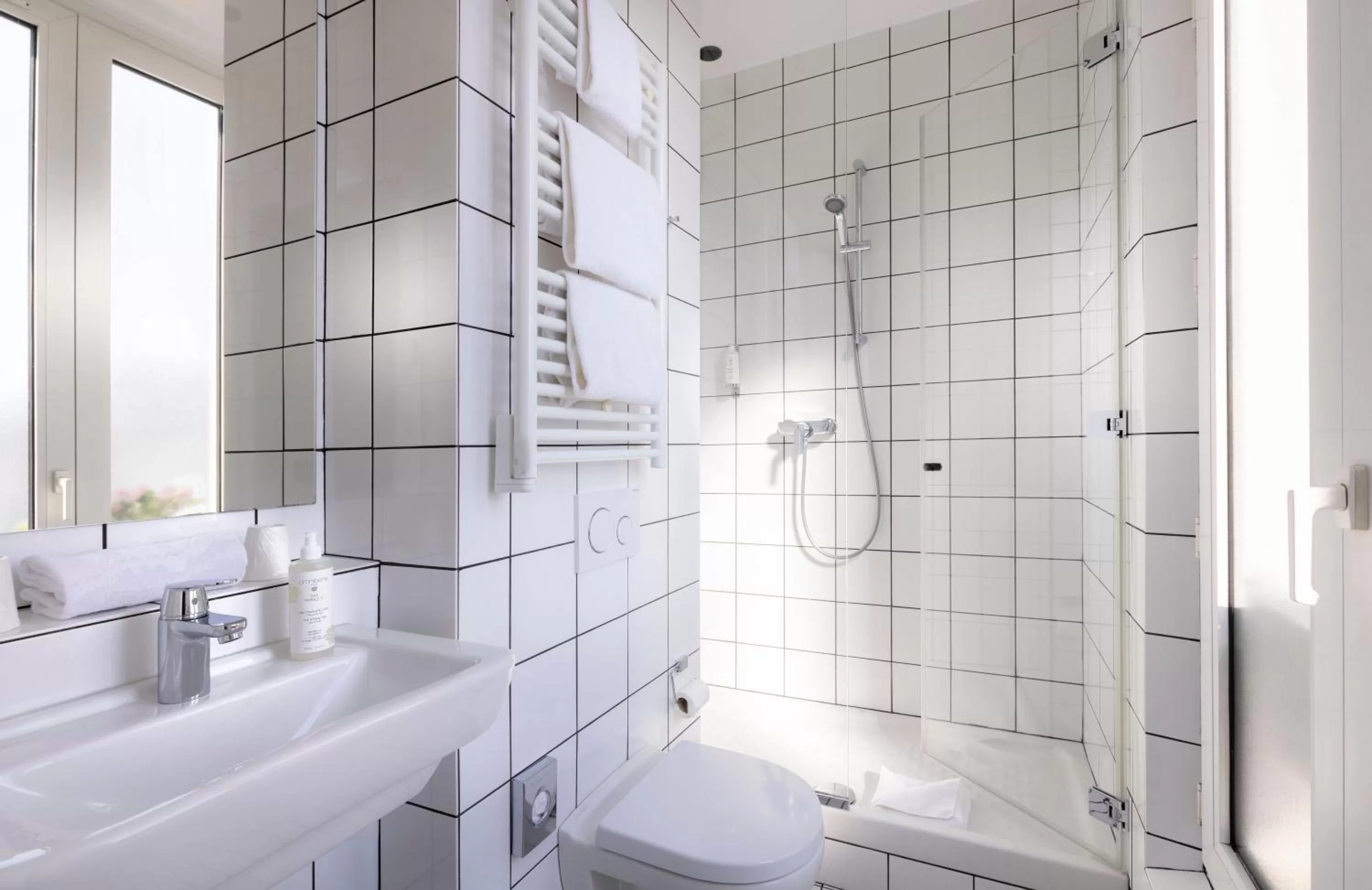 Bathroom in Libertel Austerlitz Jardin des Plantes