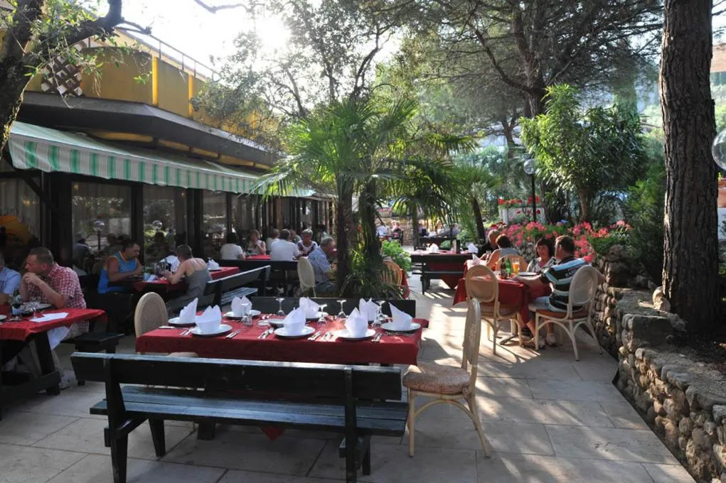 Restaurant/places to eat in Sporthotel Olimpo