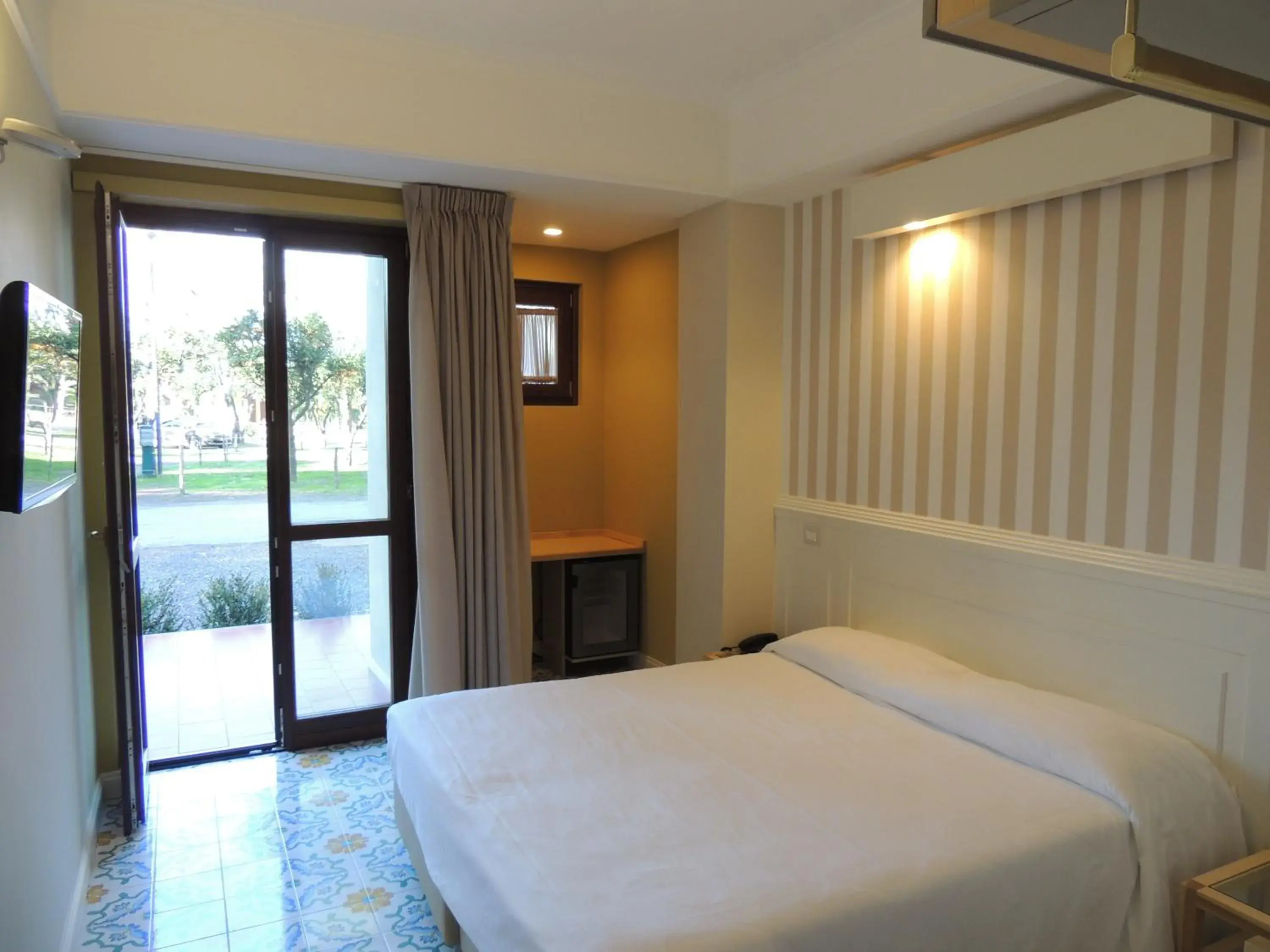 Double Room with Balcony in Hotel Zeus Double Room with Balcony in Hotel Zeus