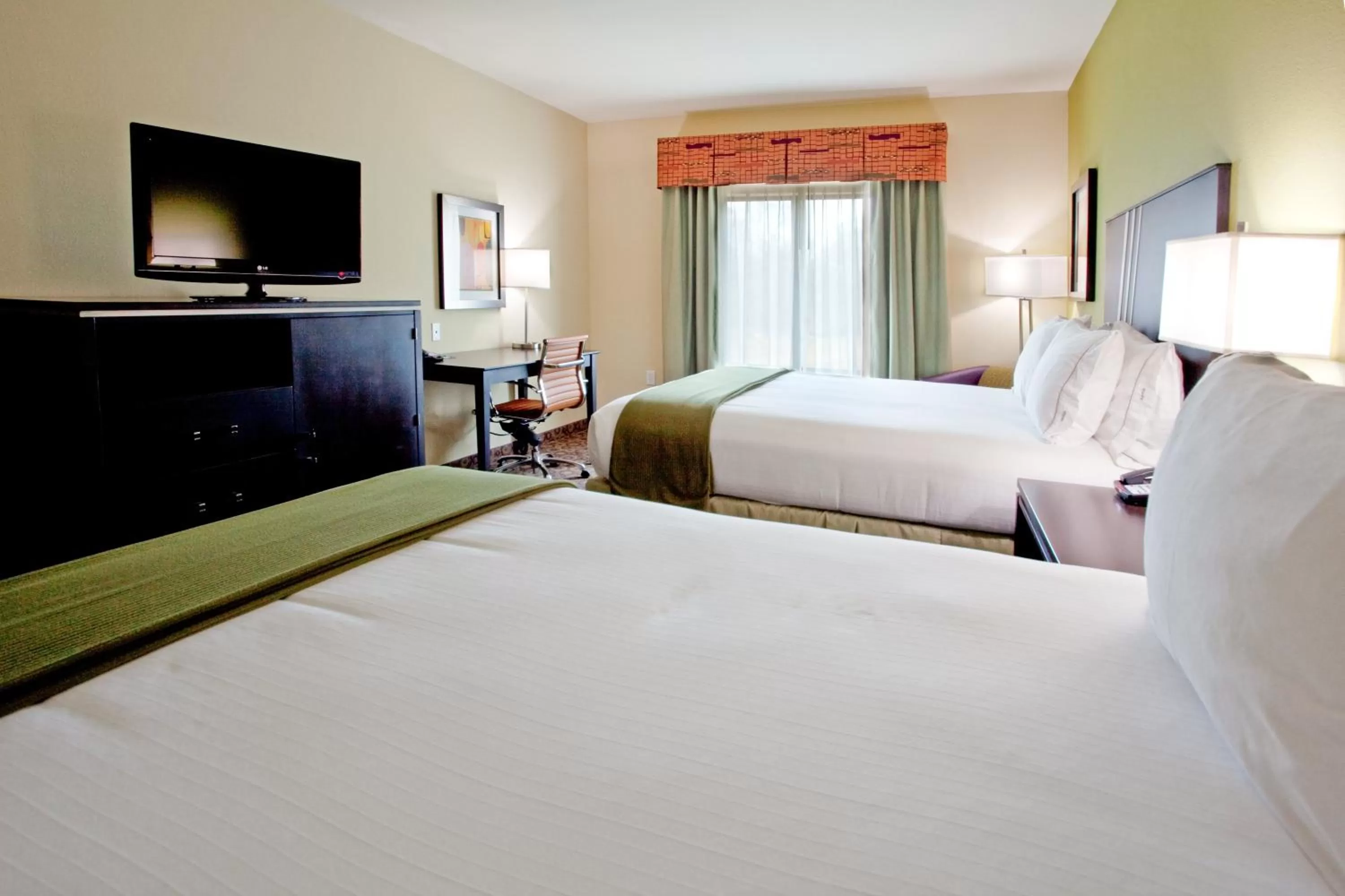Photo of the whole room, Bed in Holiday Inn Express Hotel & Suites Clemson - University Area by IHG