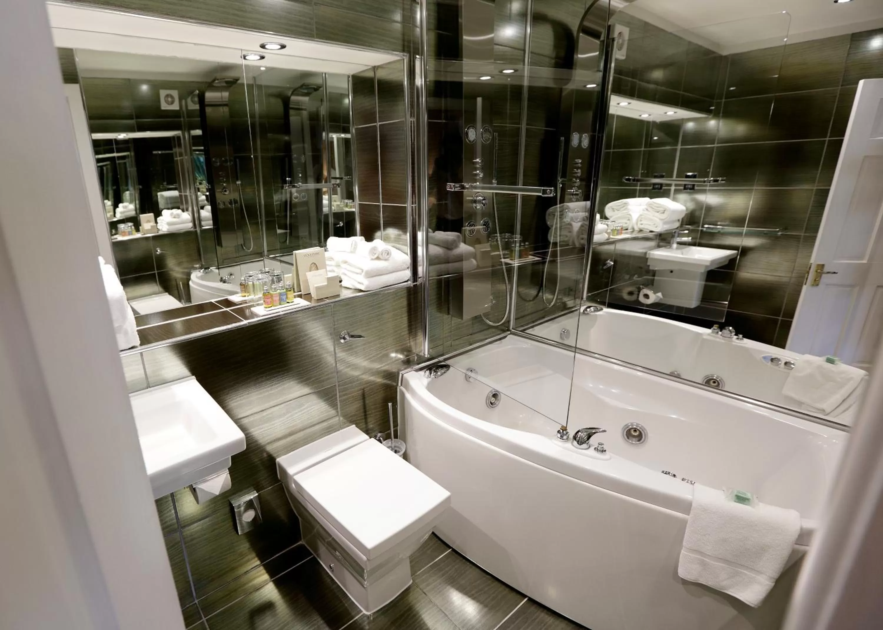 Shower in Nira Caledonia