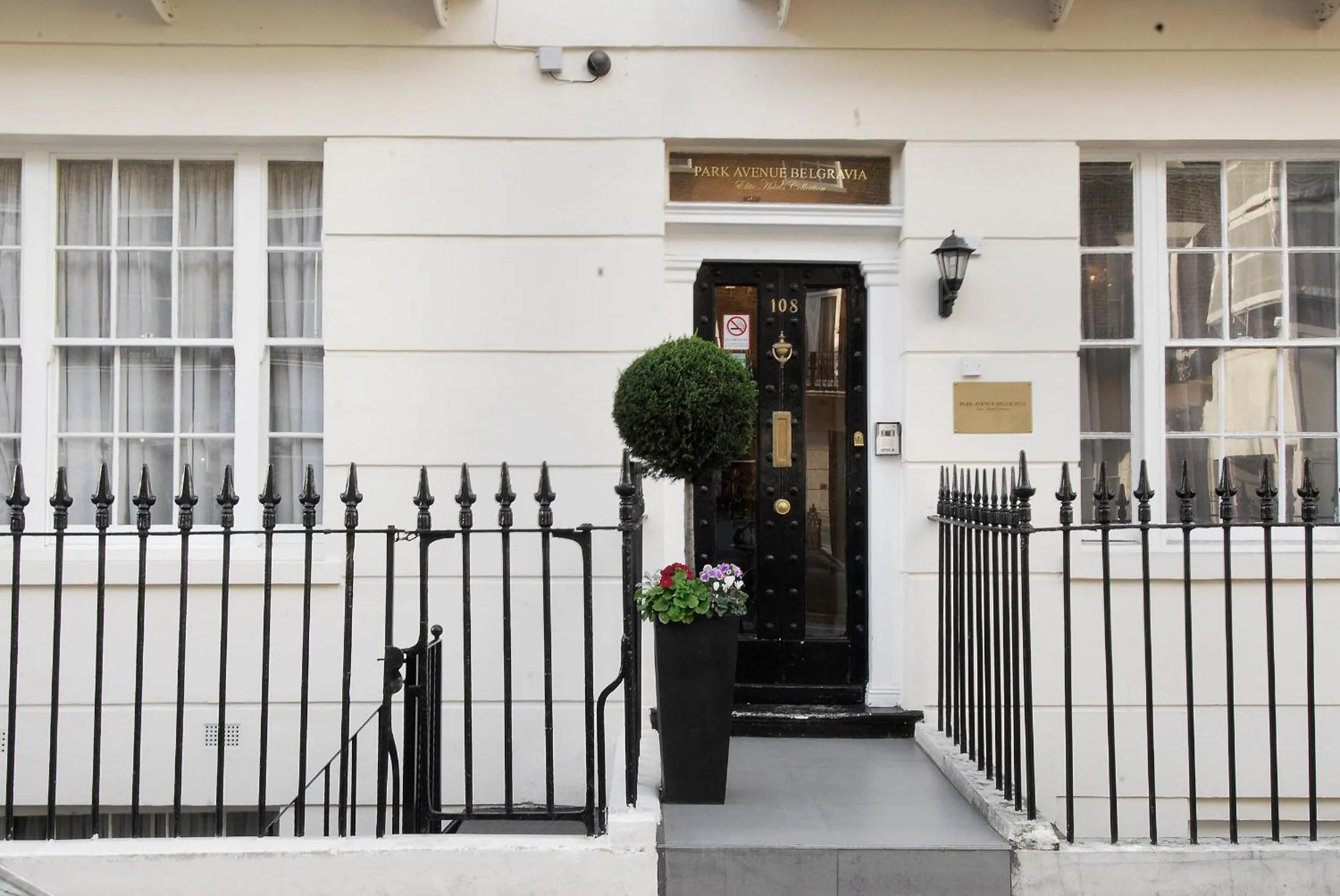 Facade/entrance in Astors Belgravia