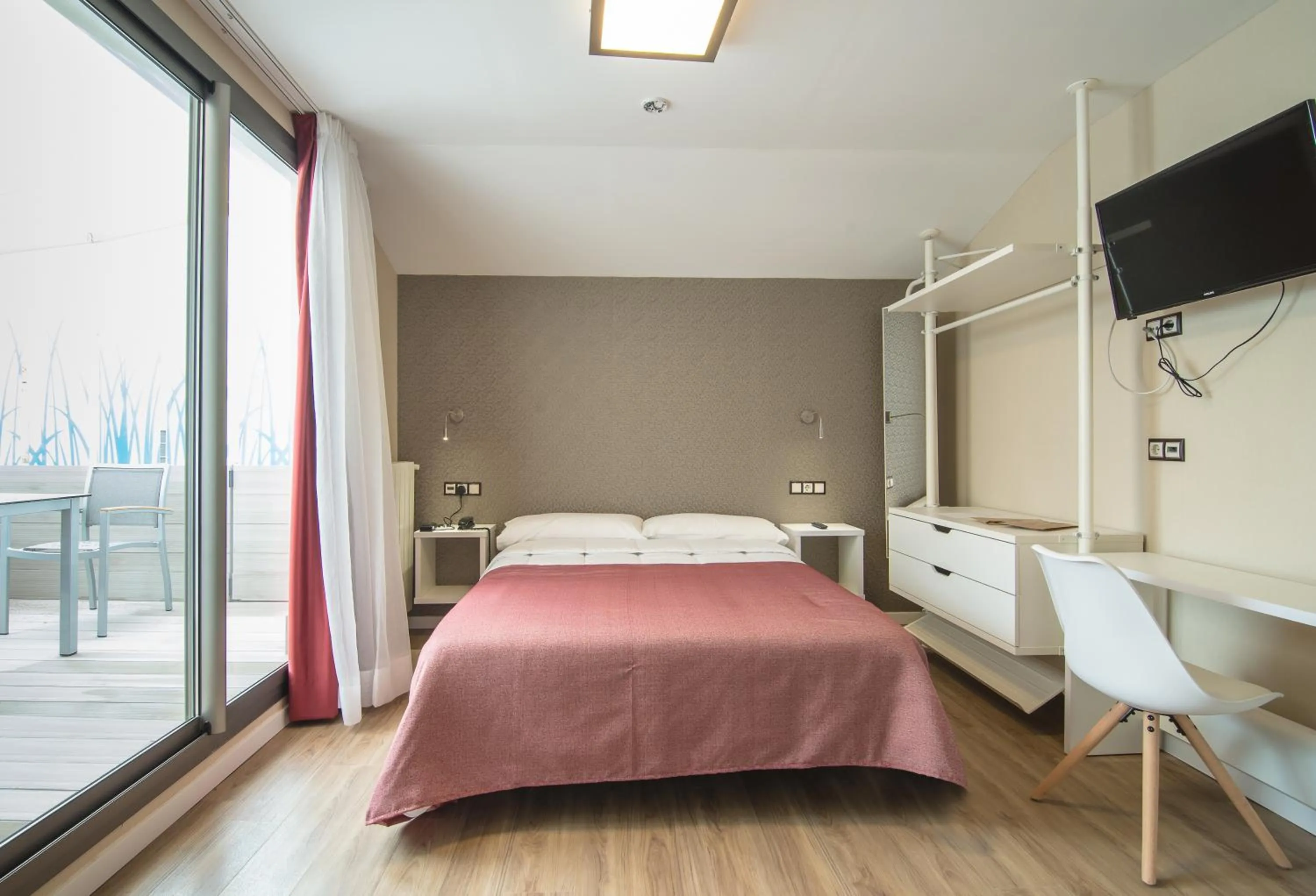 Photo of the whole room, Bed in La Lonja