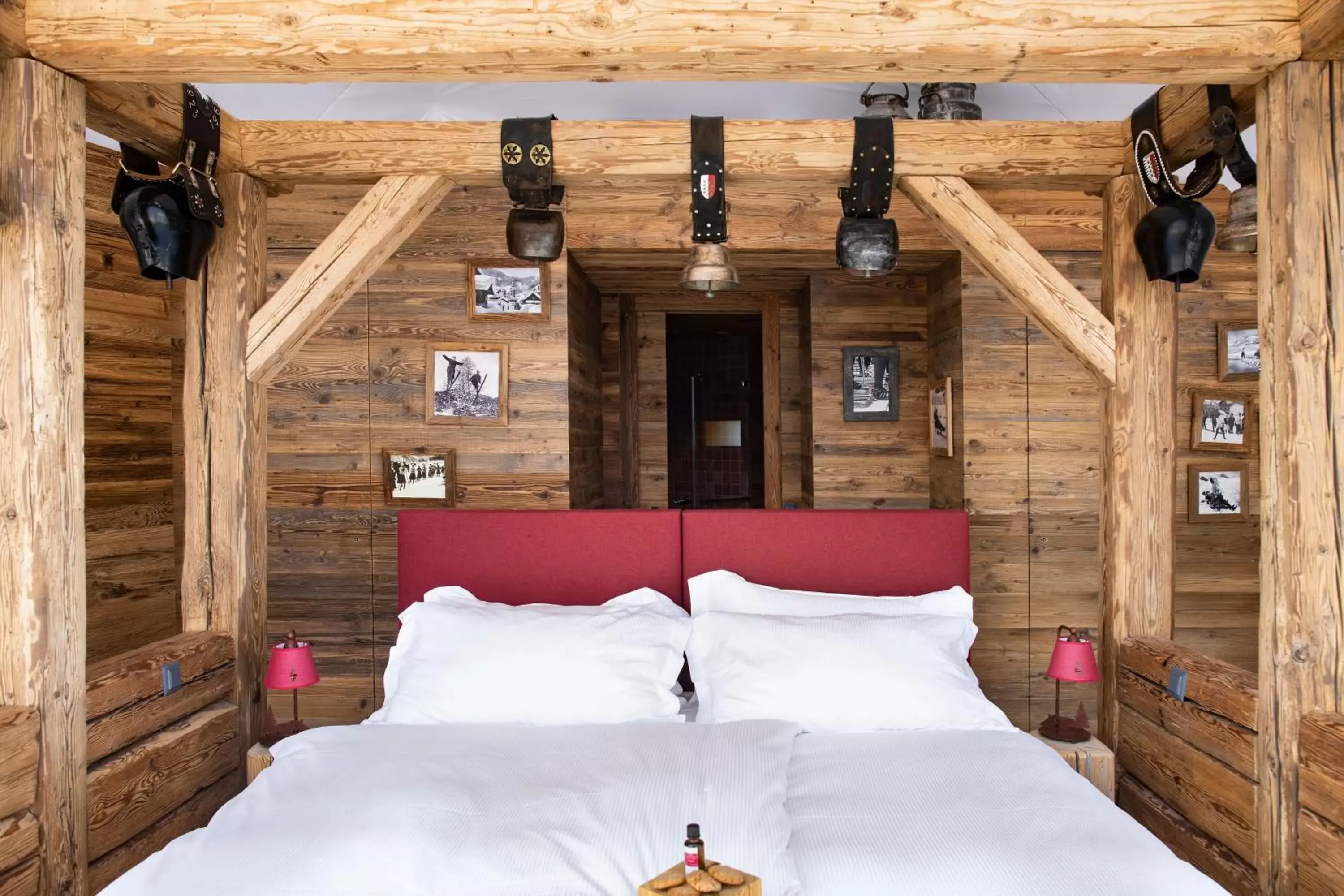 Swiss Pod Suite in Whitepod Original Swiss Pod Suite in Whitepod Original