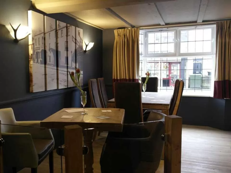 Restaurant/places to eat in The Lion Hotel