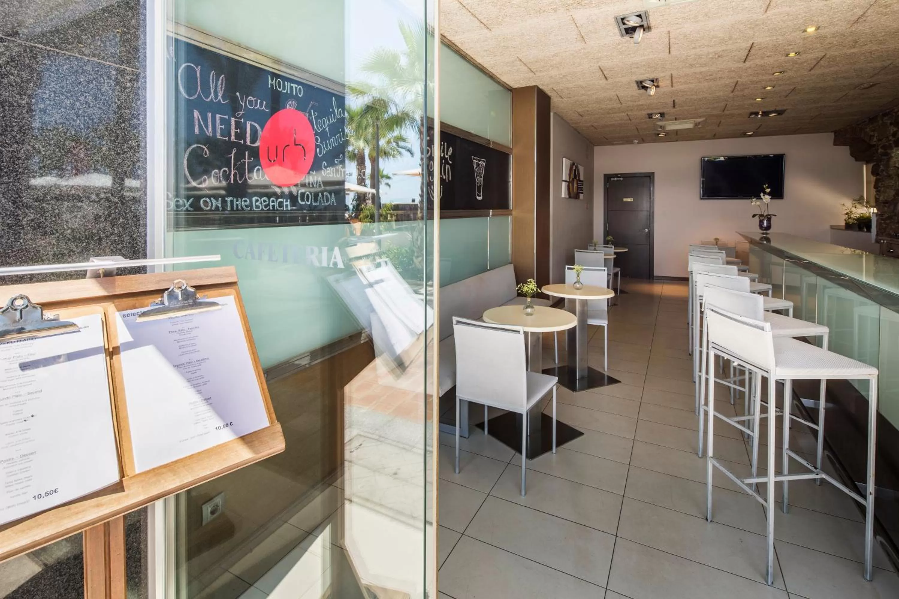 Lounge or bar in URH Excelsior