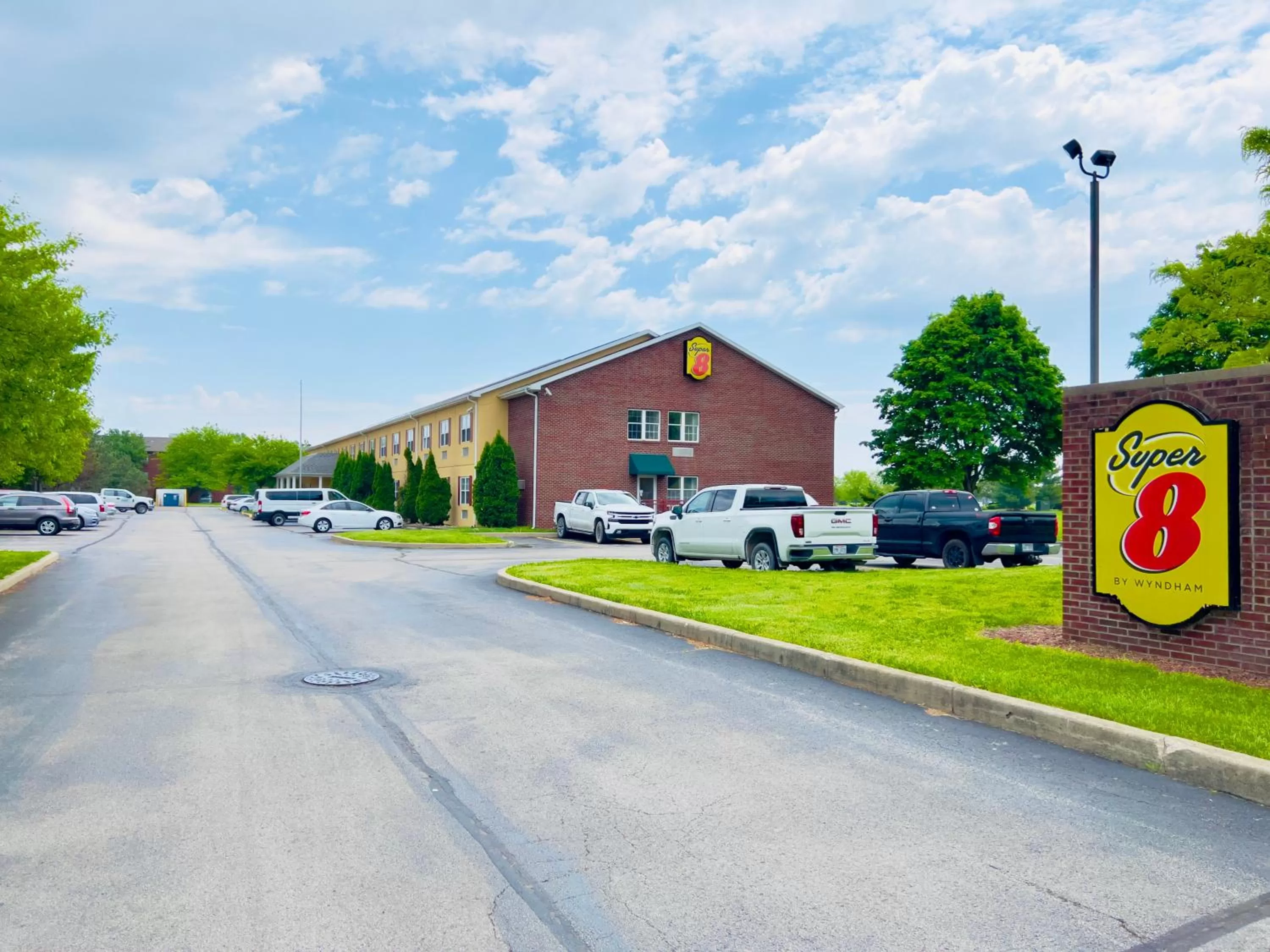 Property building in Super 8 by Wyndham Maumee Perrysburg Toledo Area