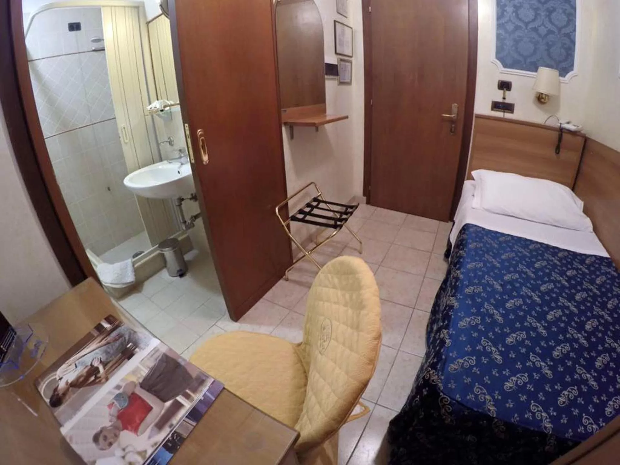 Photo of the whole room, Bed in Hotel Assisi