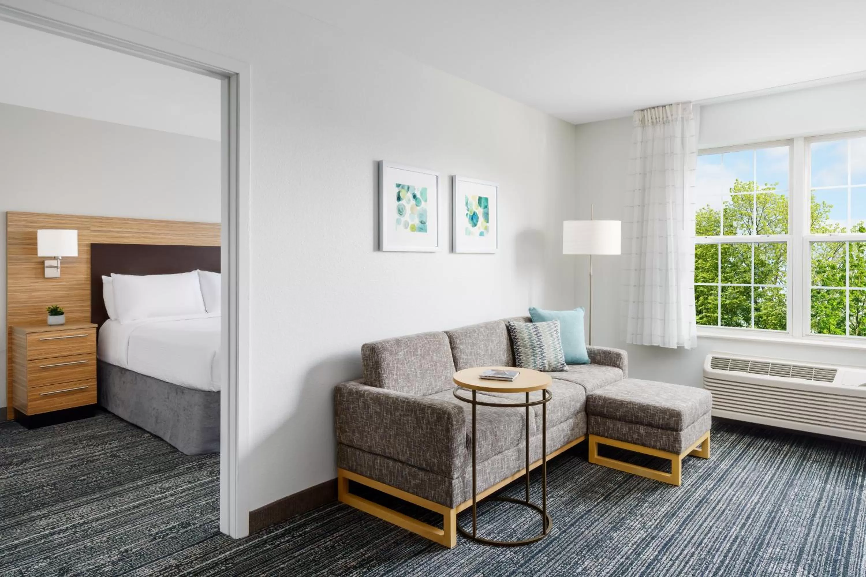 Living room, Bed in TownePlace Suites Manchester-Boston Regional Airport