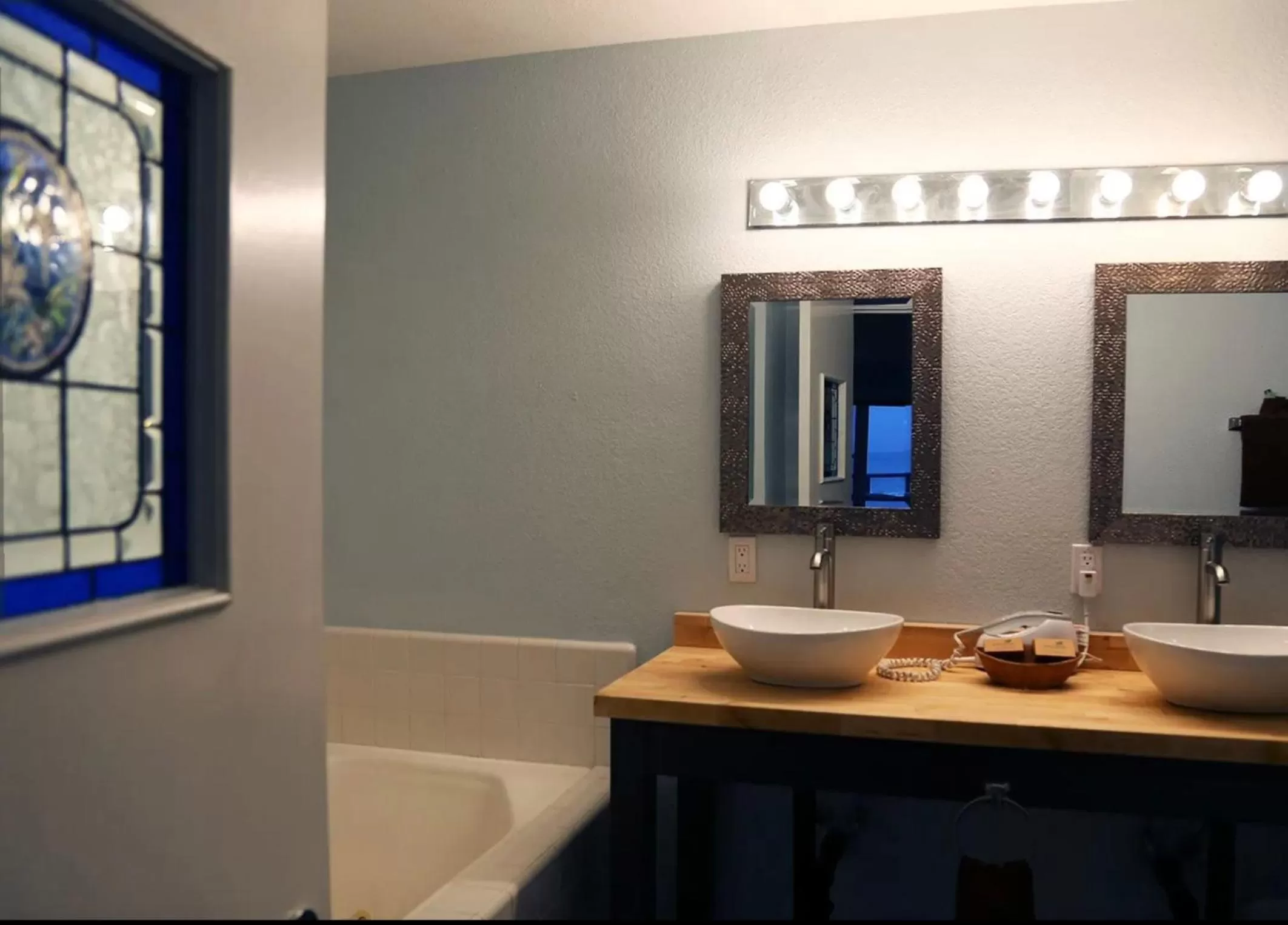 Bathroom in Hotel Breakers