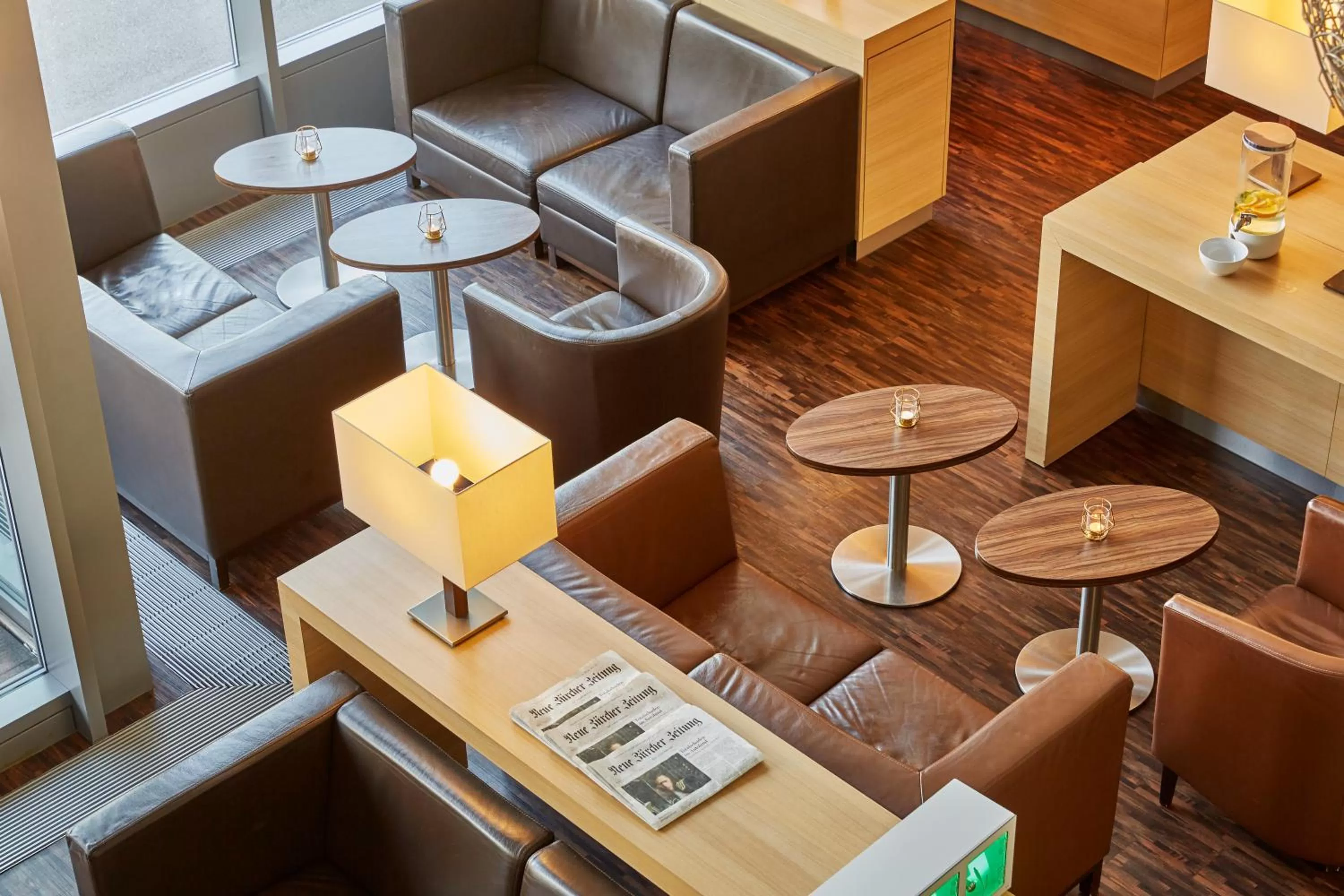 Lobby or reception in H+ Hotel Zürich