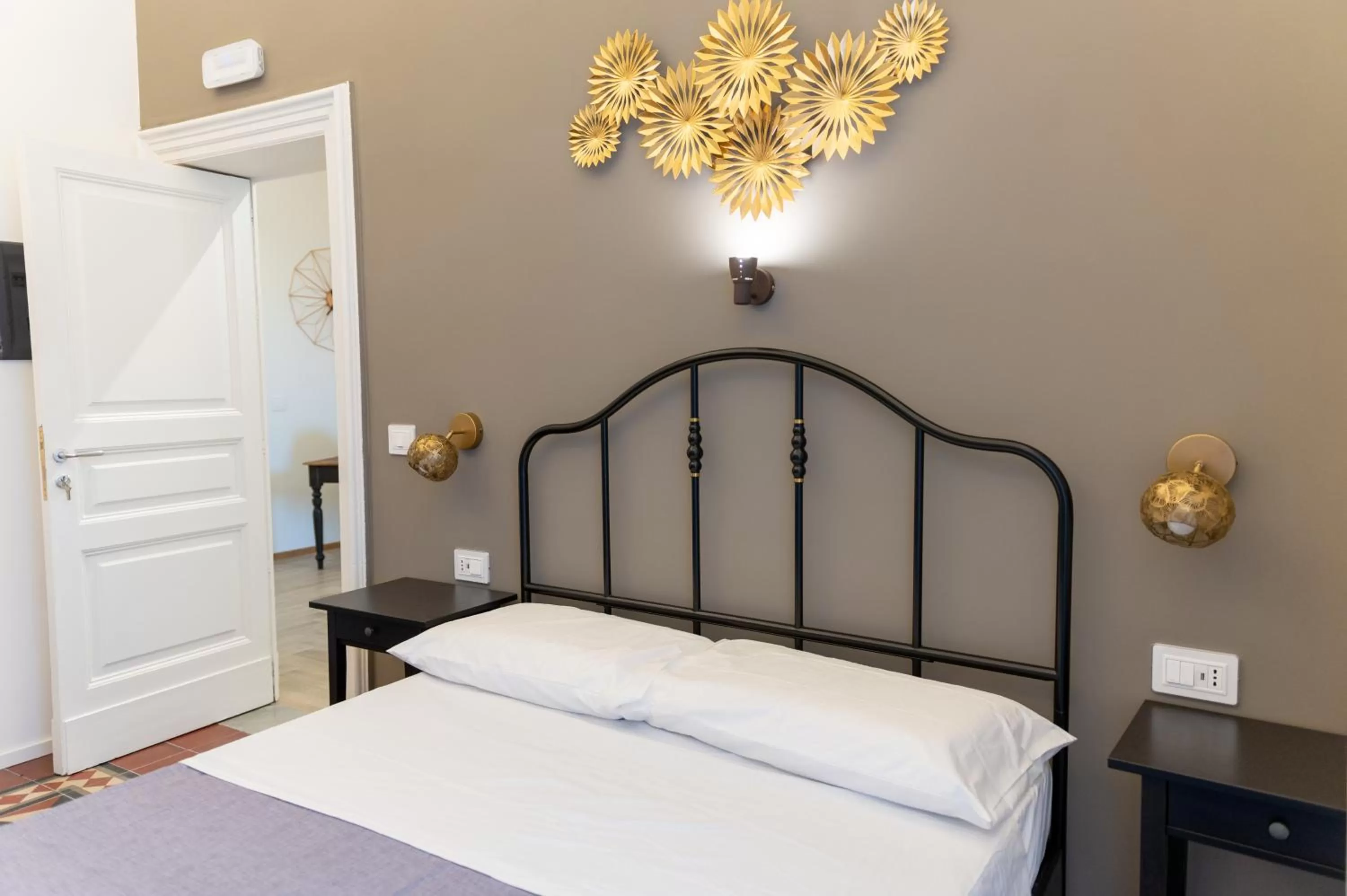 Shower, Bed in Ursino's Luxury