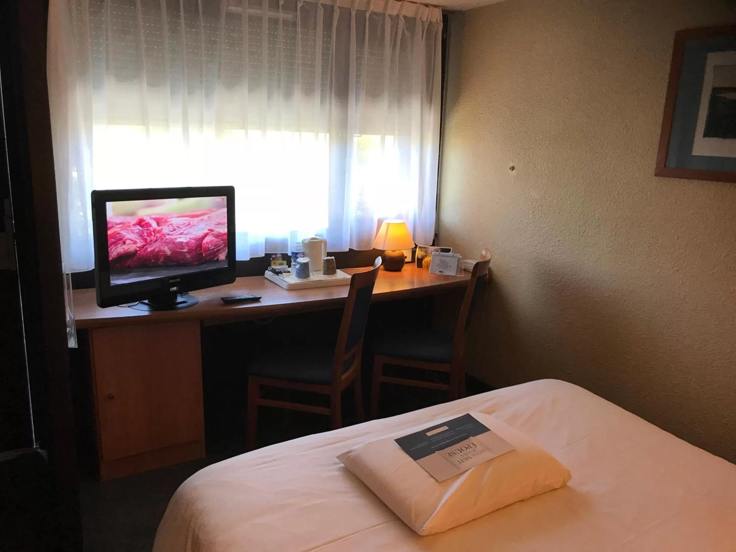 Bedroom, Bed in Kyriad Tarbes Odos