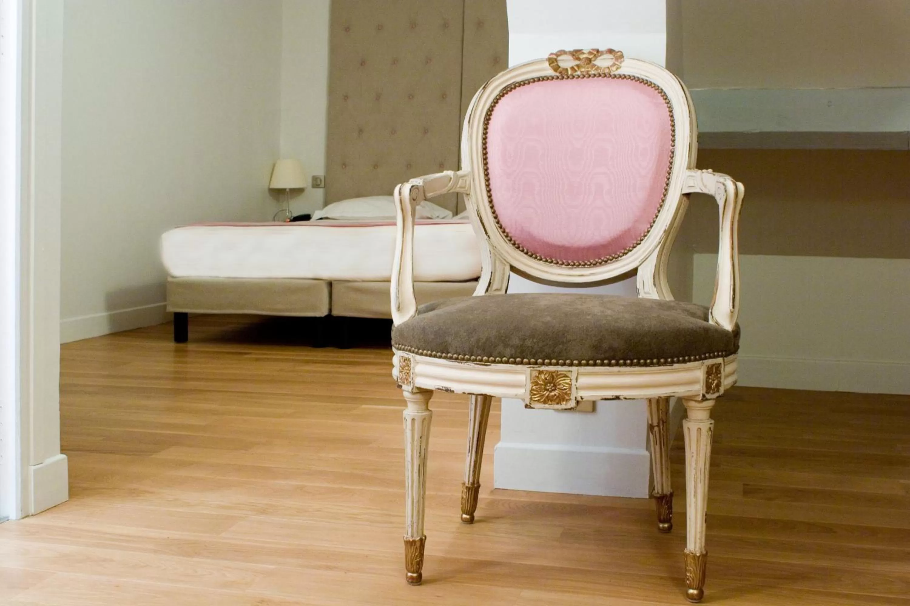 Bed in Windsor Opera