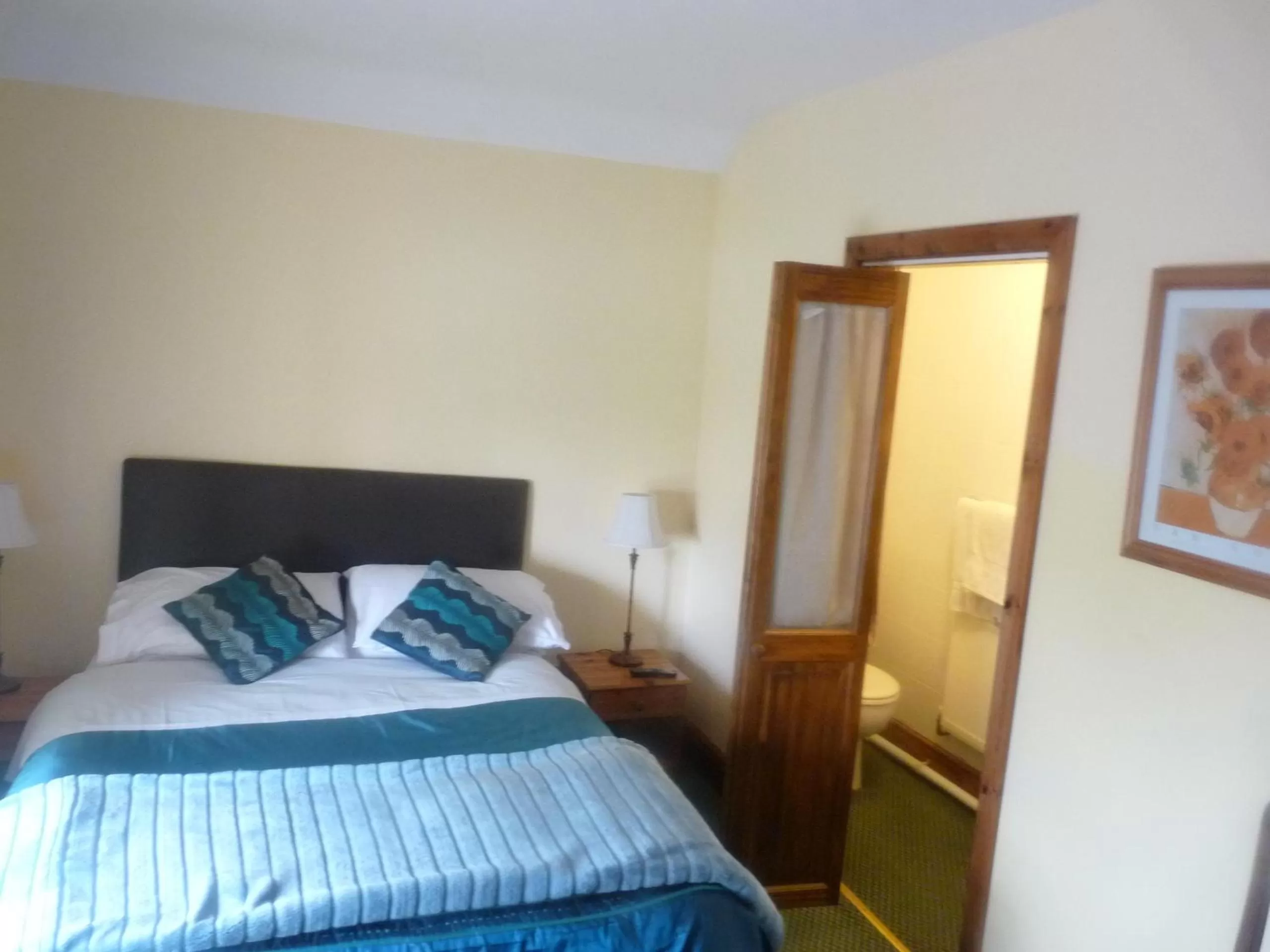 Photo of the whole room, Bed in Oakenholt Farm Bed and Breakfast