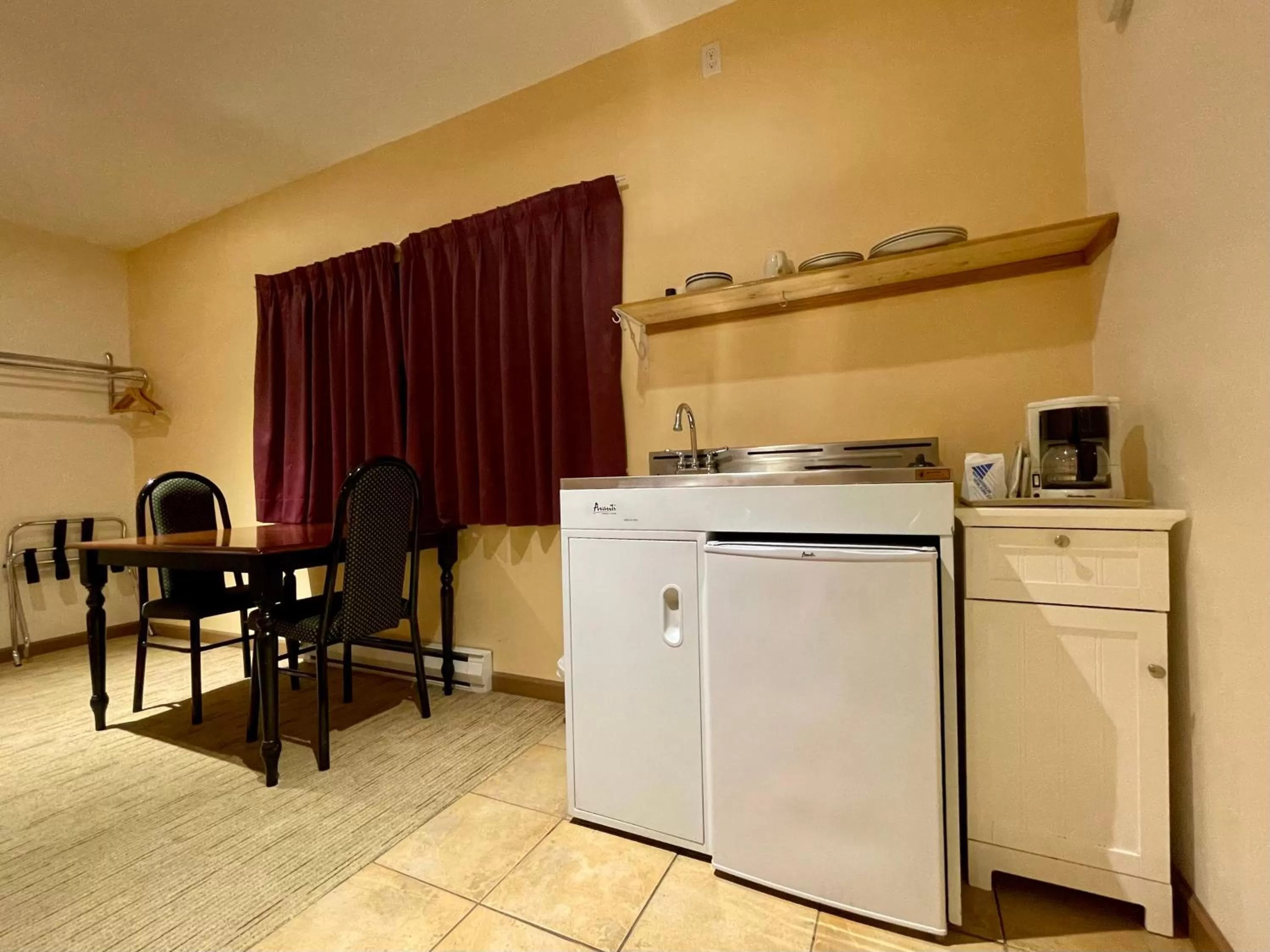 Kitchen or kitchenette in Valhalla Inn