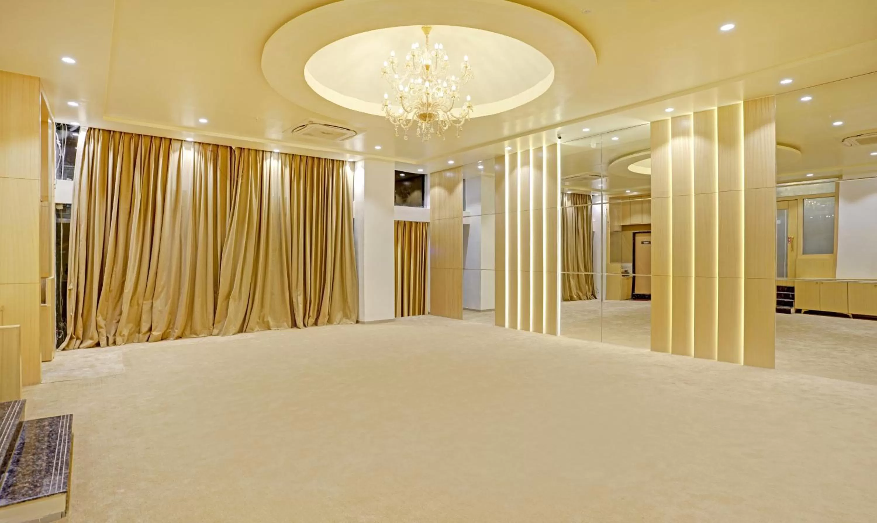 Banquet/Function facilities in Treebo Premium Golden Bliss Trimurti Nagar Square