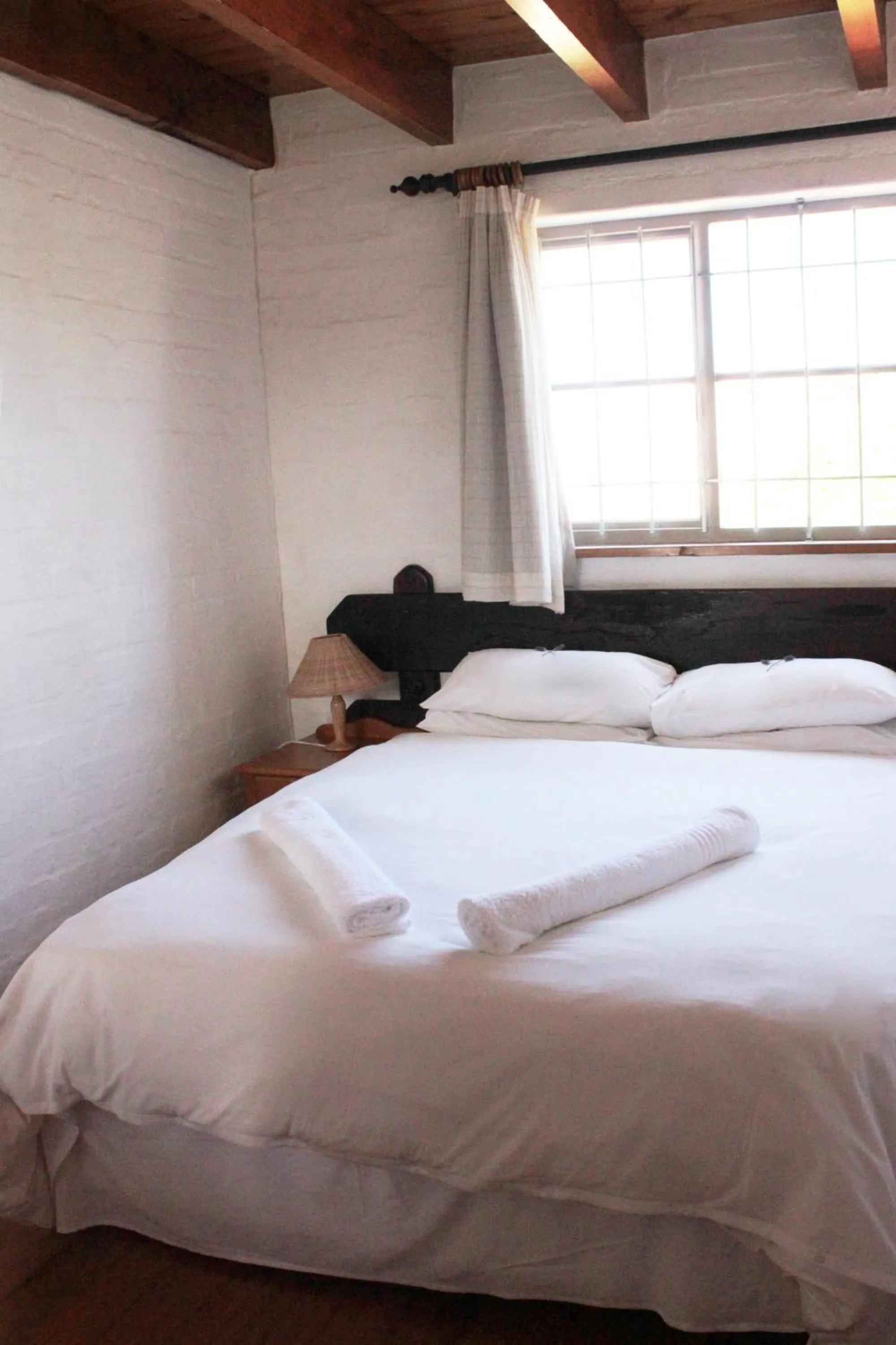 Bedroom, Bed in Blue Bay Lodge